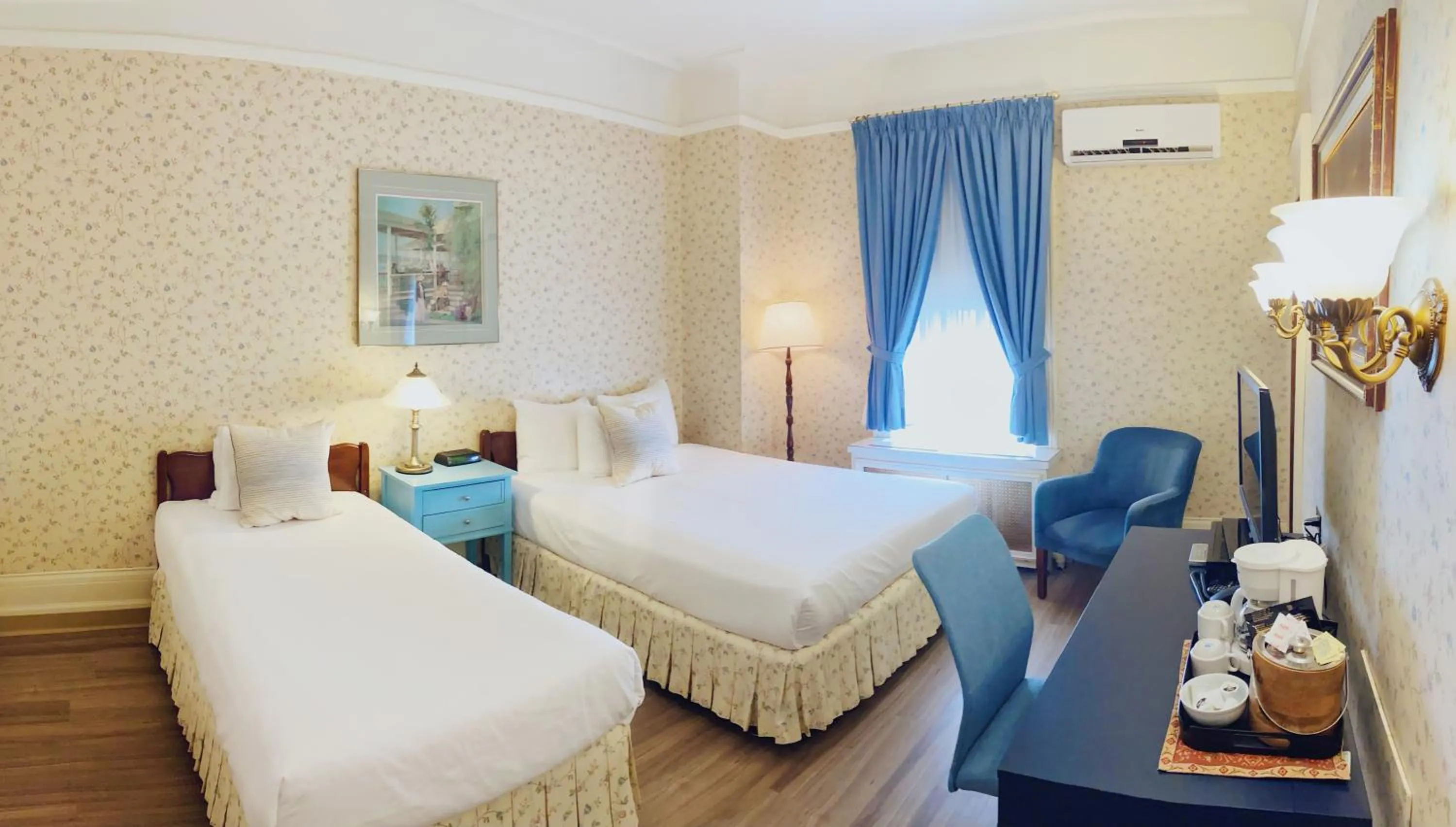 Bed in Le Chateau de Pierre - Par Aneyro