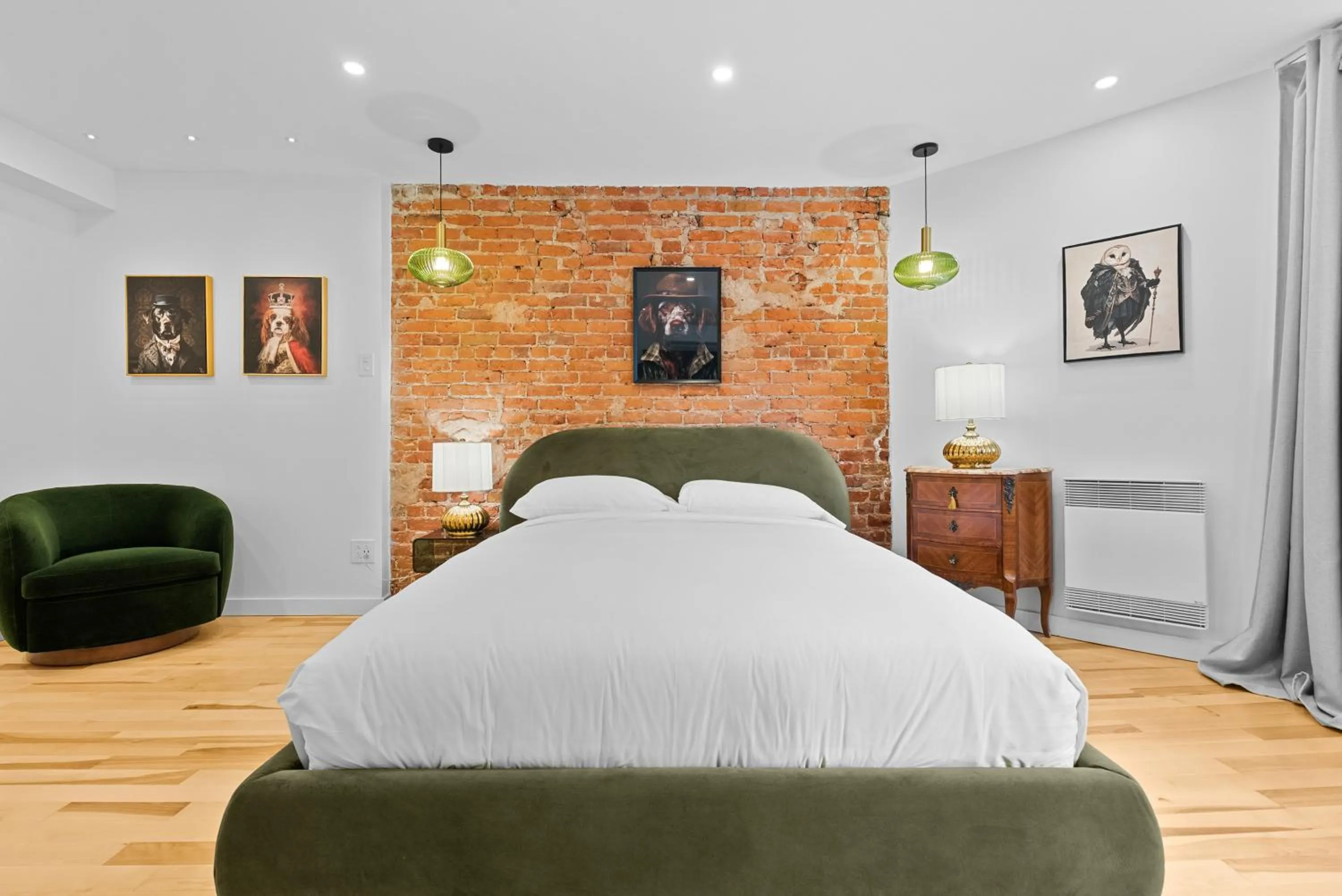 Bed in Le Chateau de Pierre - Par Aneyro