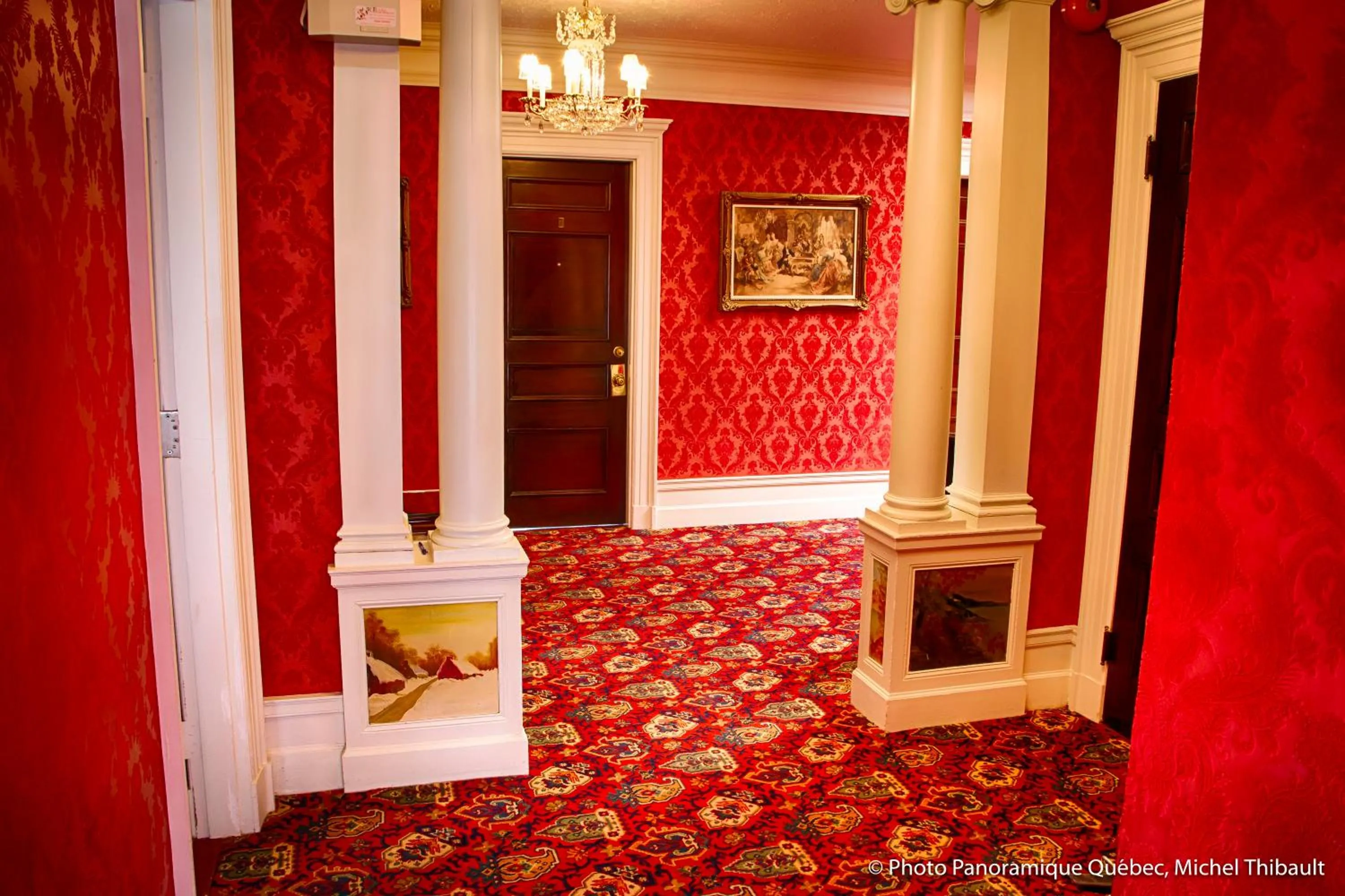 Decorative detail in Le Chateau de Pierre - Par Aneyro