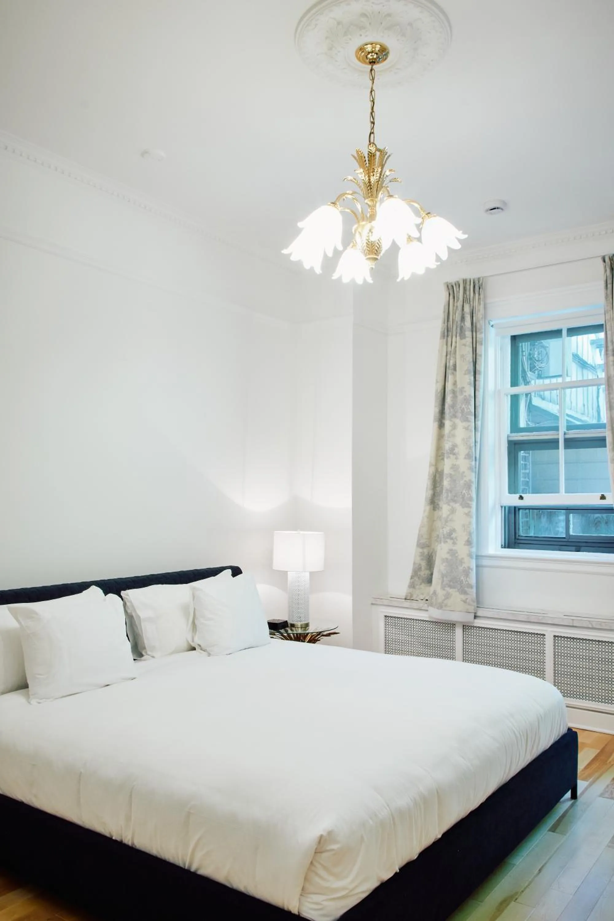 Bed in Le Chateau de Pierre - Par Aneyro