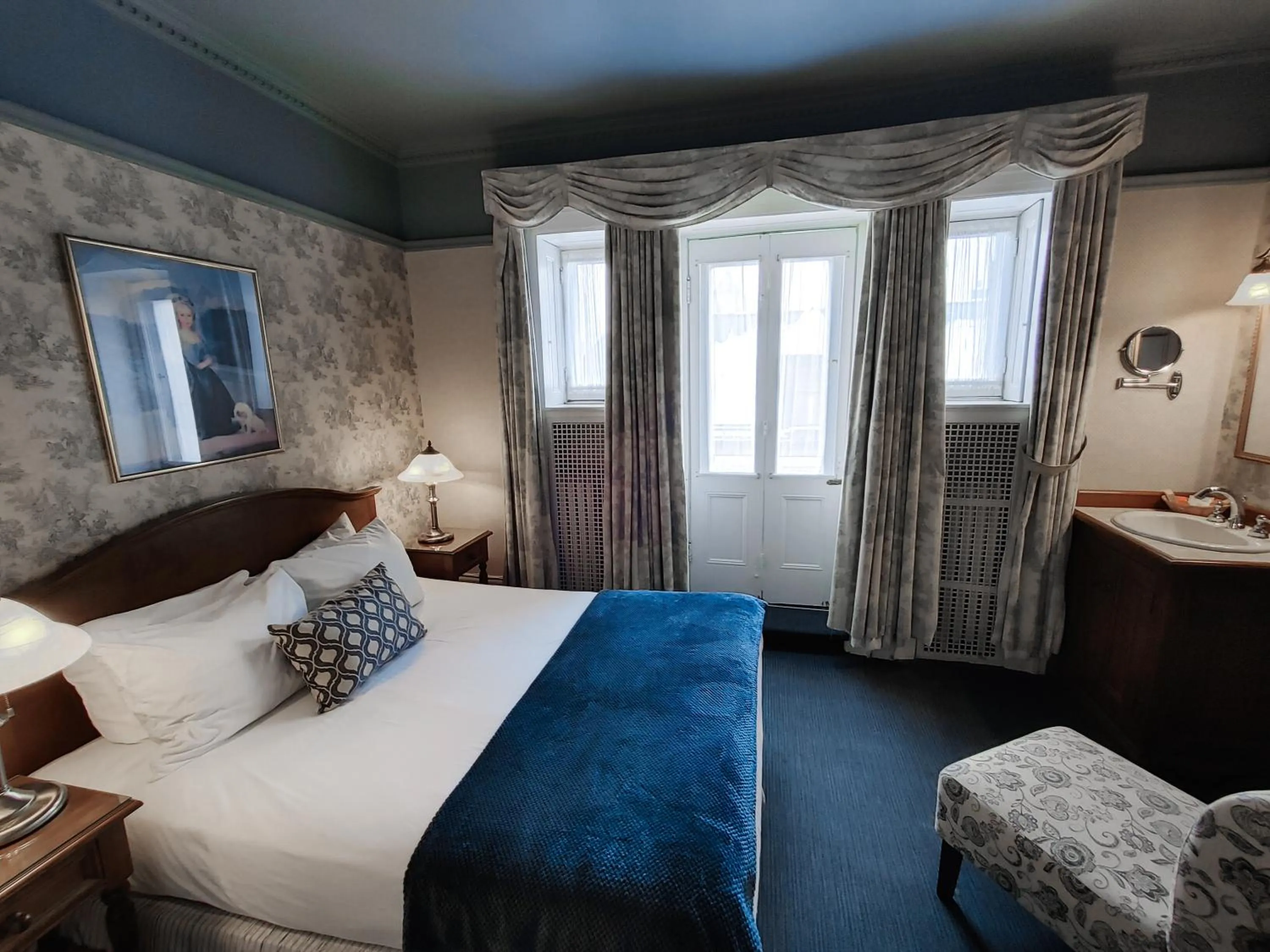 Balcony/Terrace, Bed in Le Chateau de Pierre - Par Aneyro