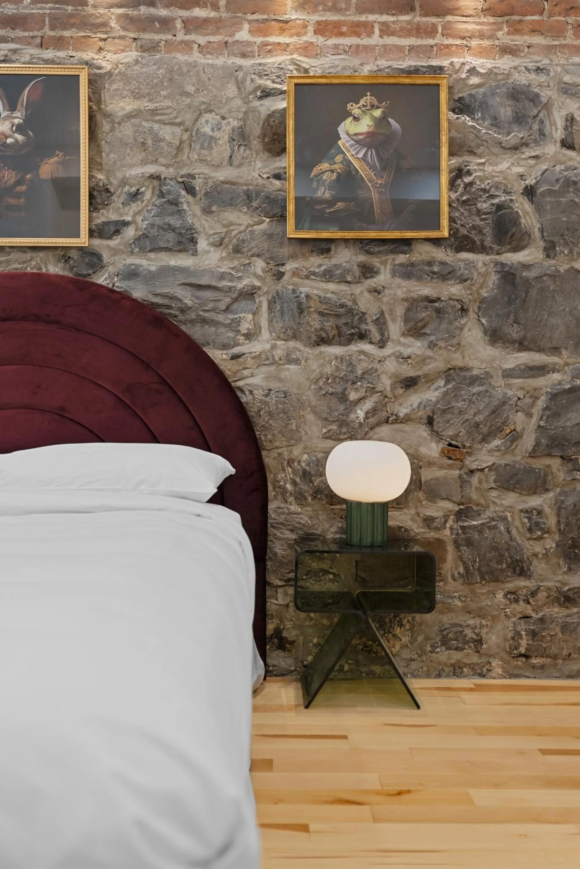 Bed in Le Chateau de Pierre - Par Aneyro