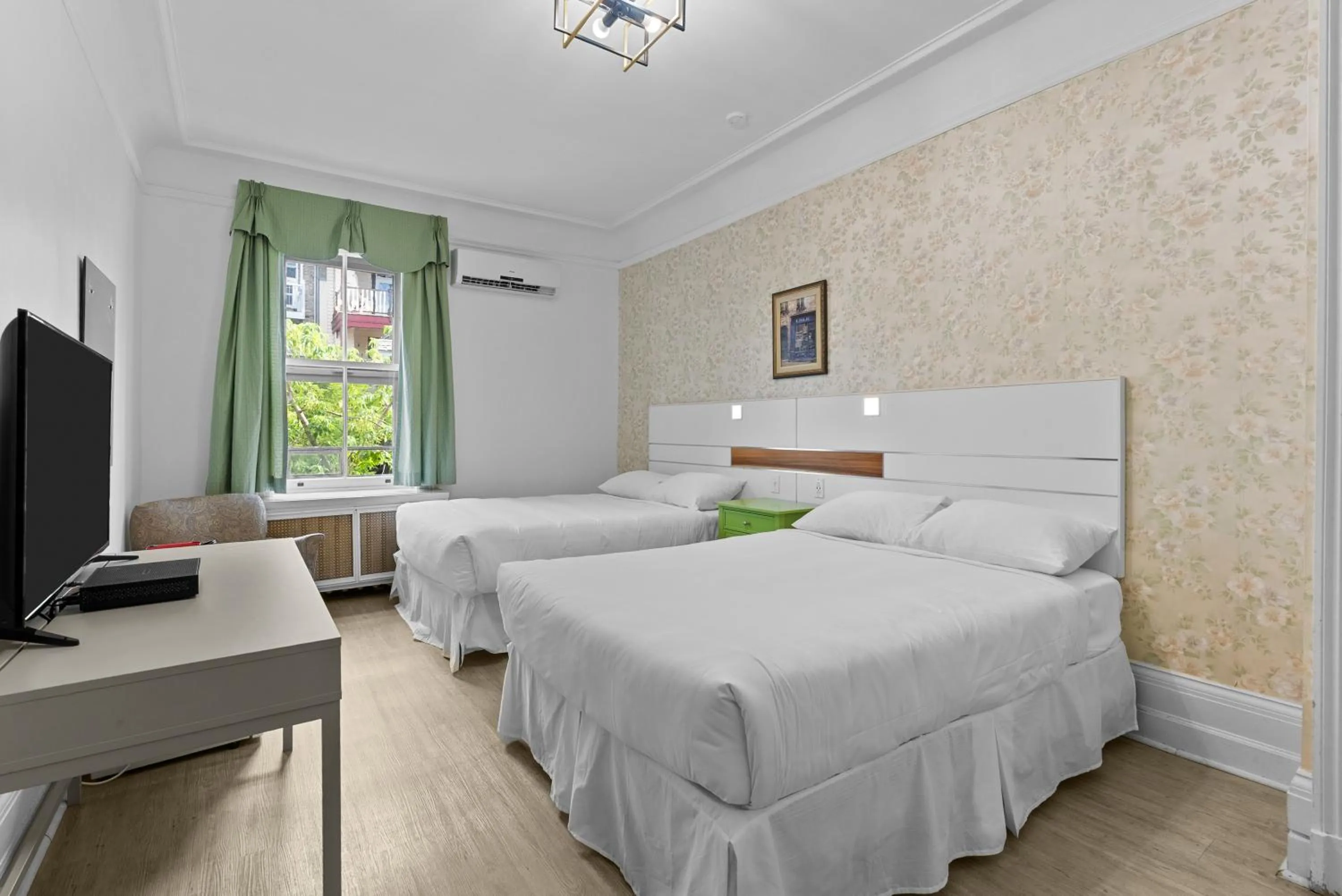 Bedroom, Bed in Le Chateau de Pierre - Par Aneyro