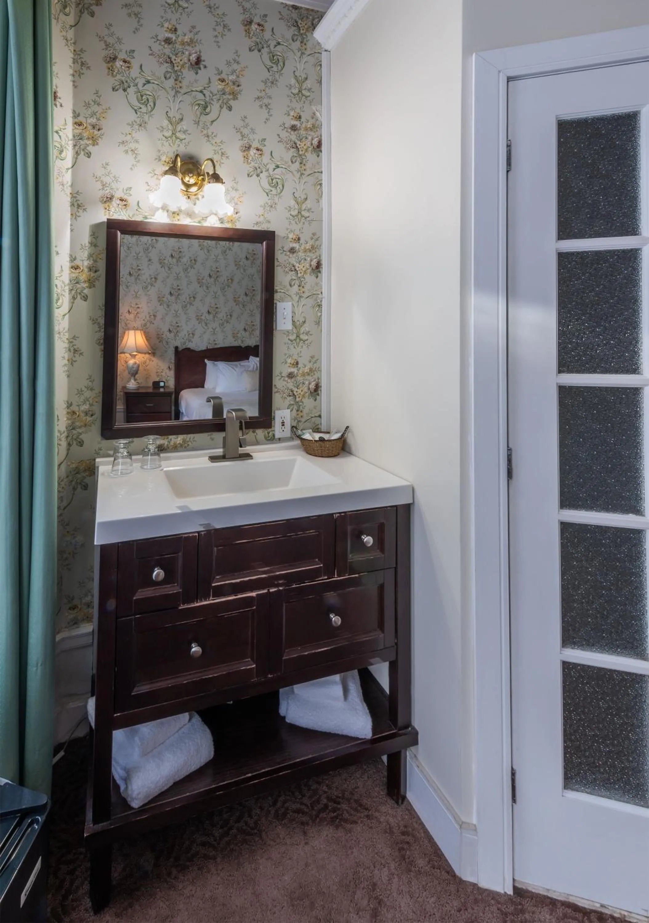 Bathroom in Le Chateau de Pierre - Par Aneyro