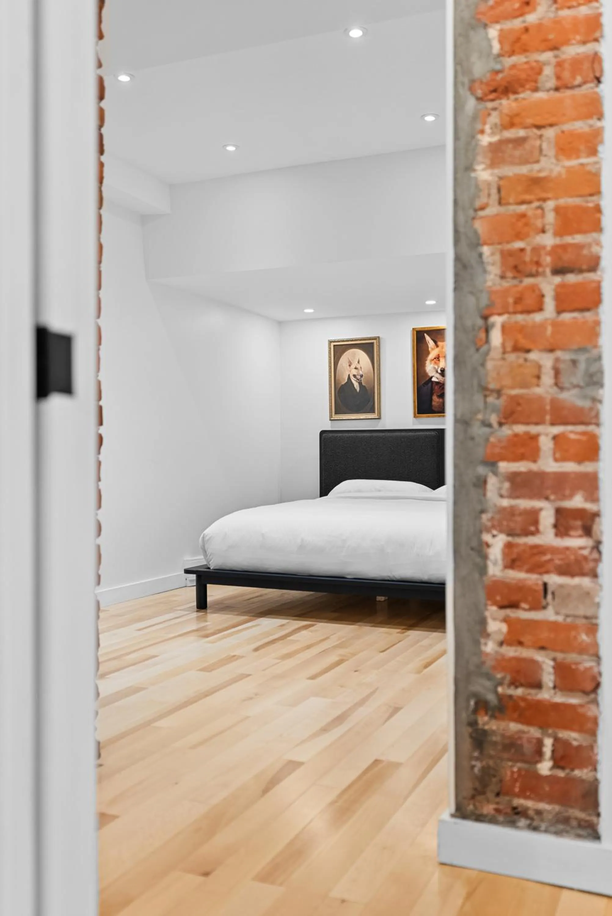 Bed in Le Chateau de Pierre - Par Aneyro