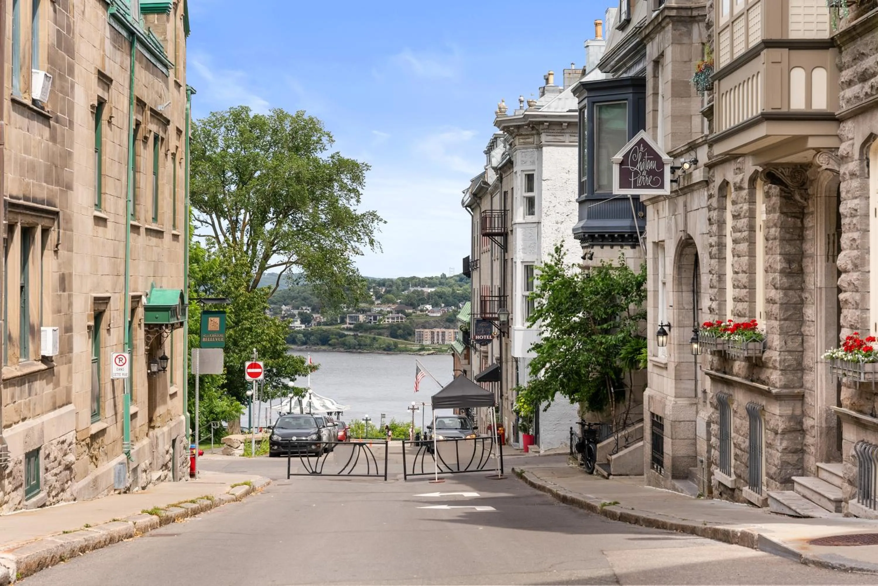 Le Chateau de Pierre - Par Aneyro