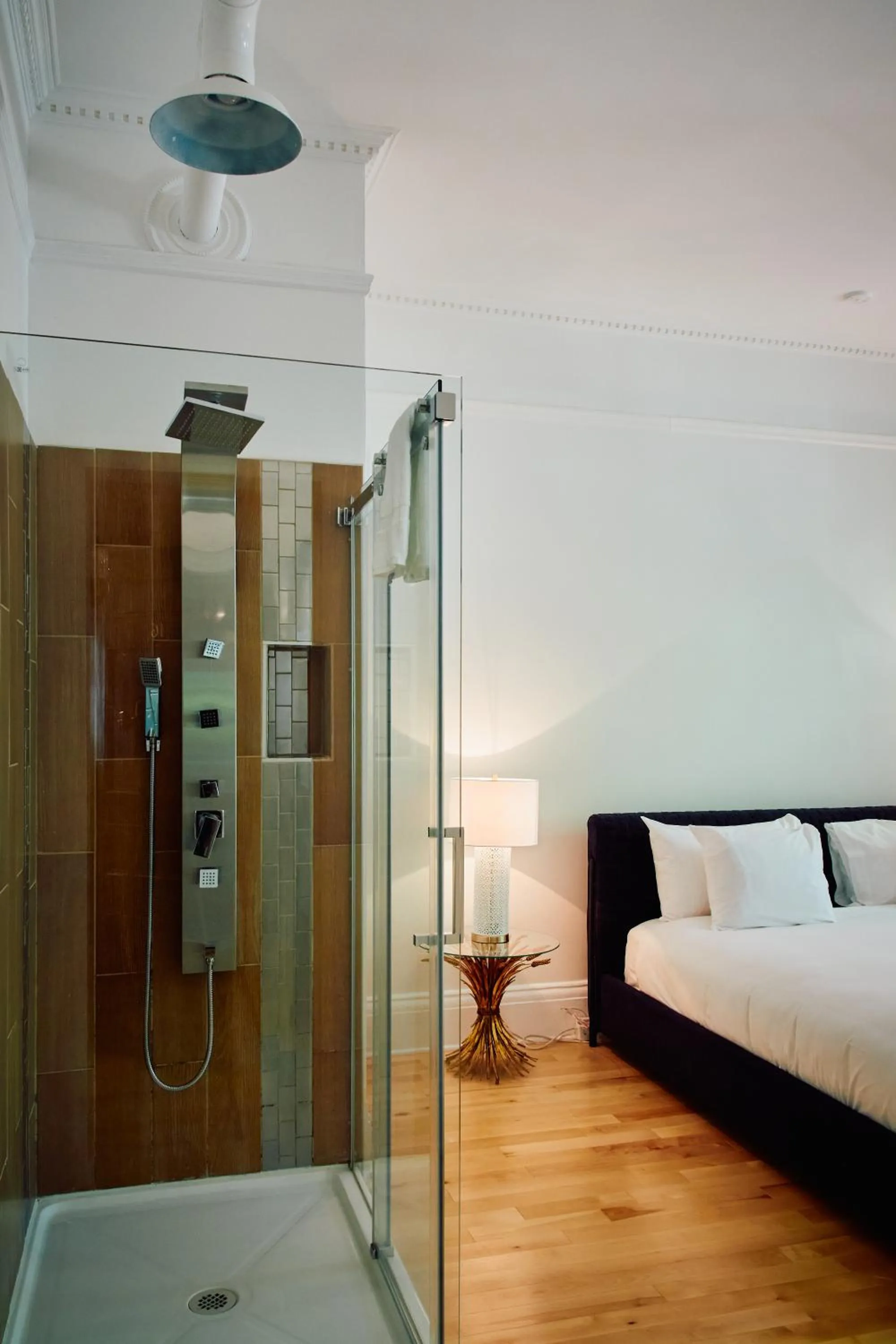 Bed in Le Chateau de Pierre - Par Aneyro