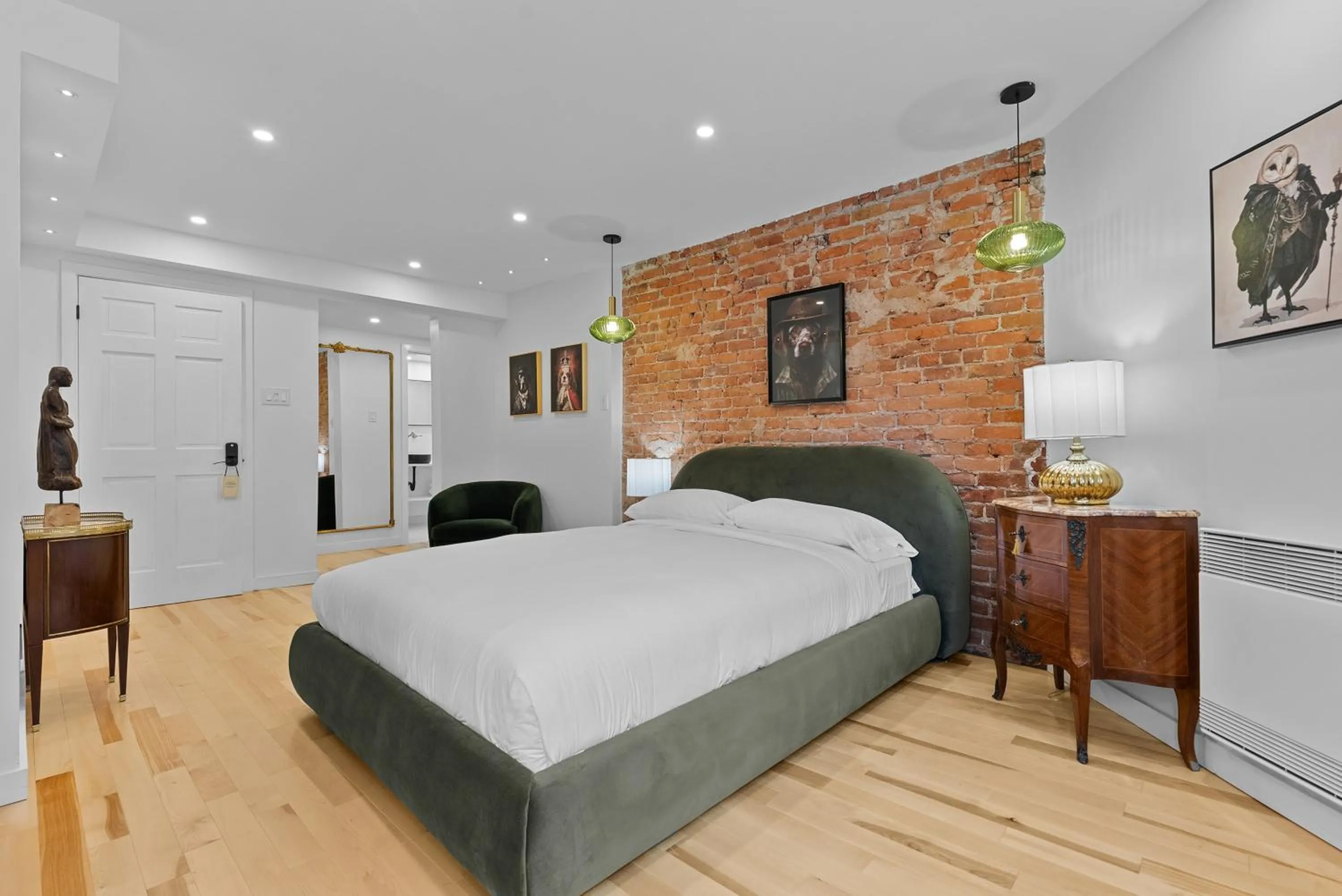 Bed in Le Chateau de Pierre - Par Aneyro