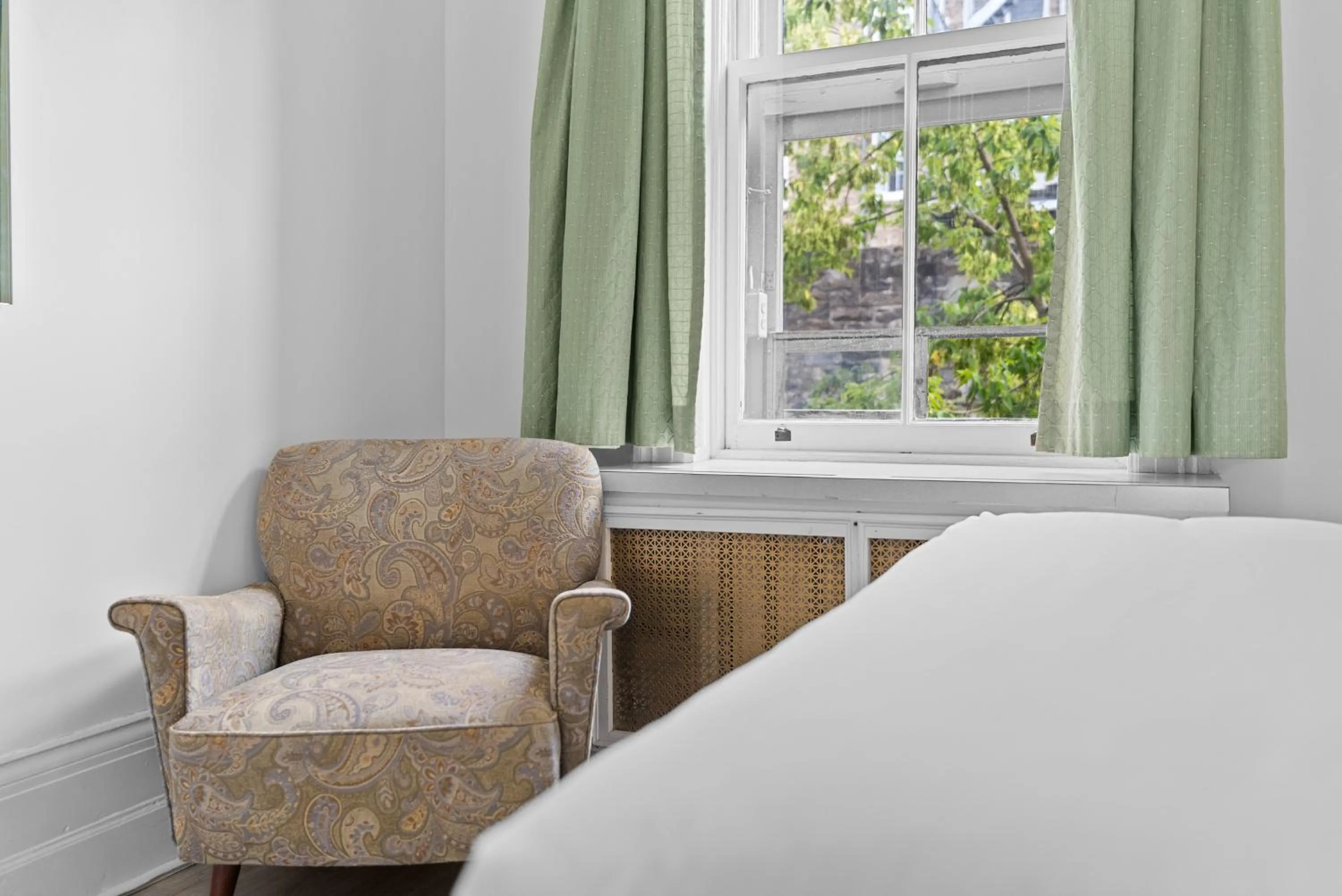 Bedroom, Bed in Le Chateau de Pierre - Par Aneyro