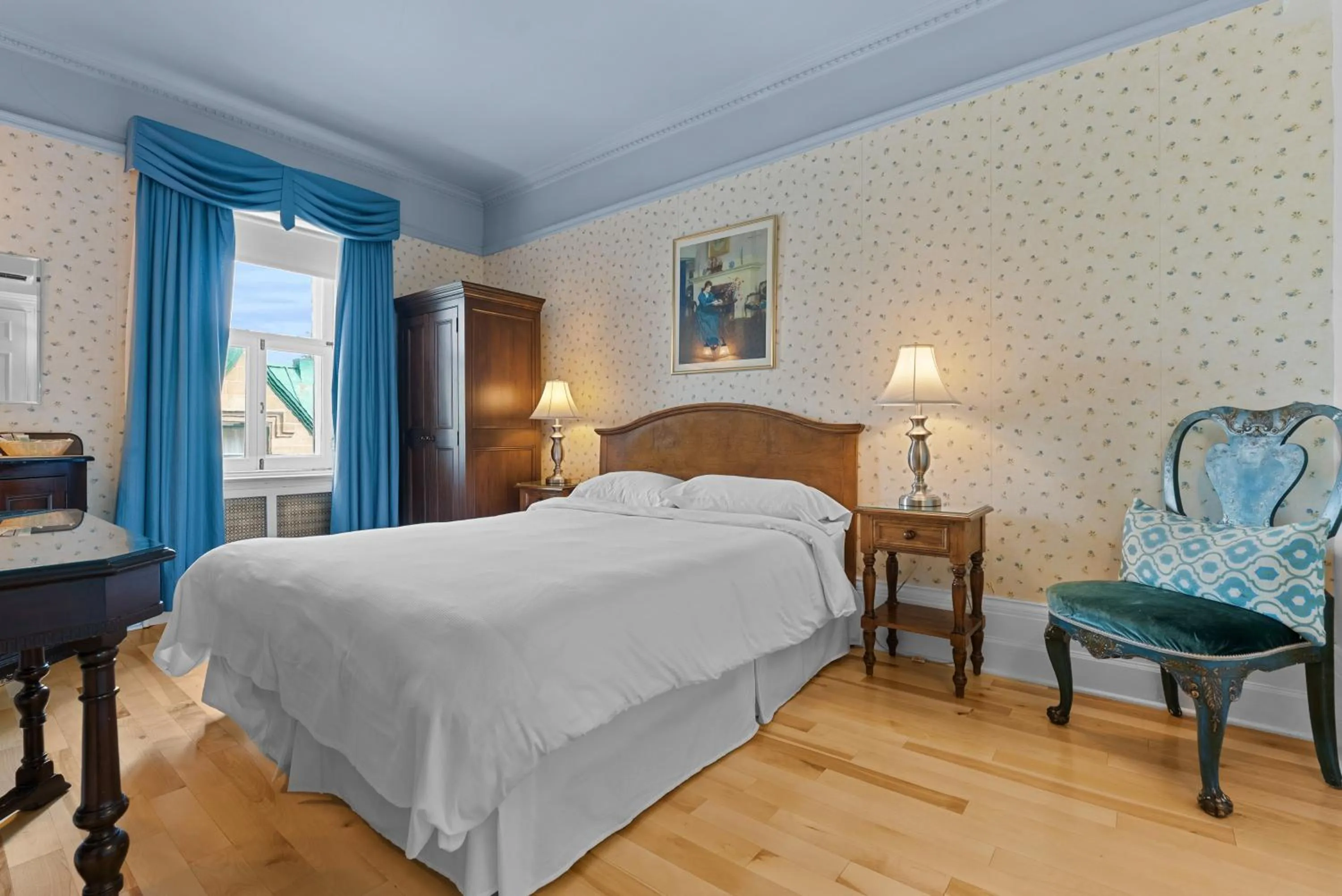 Bed in Le Chateau de Pierre - Par Aneyro