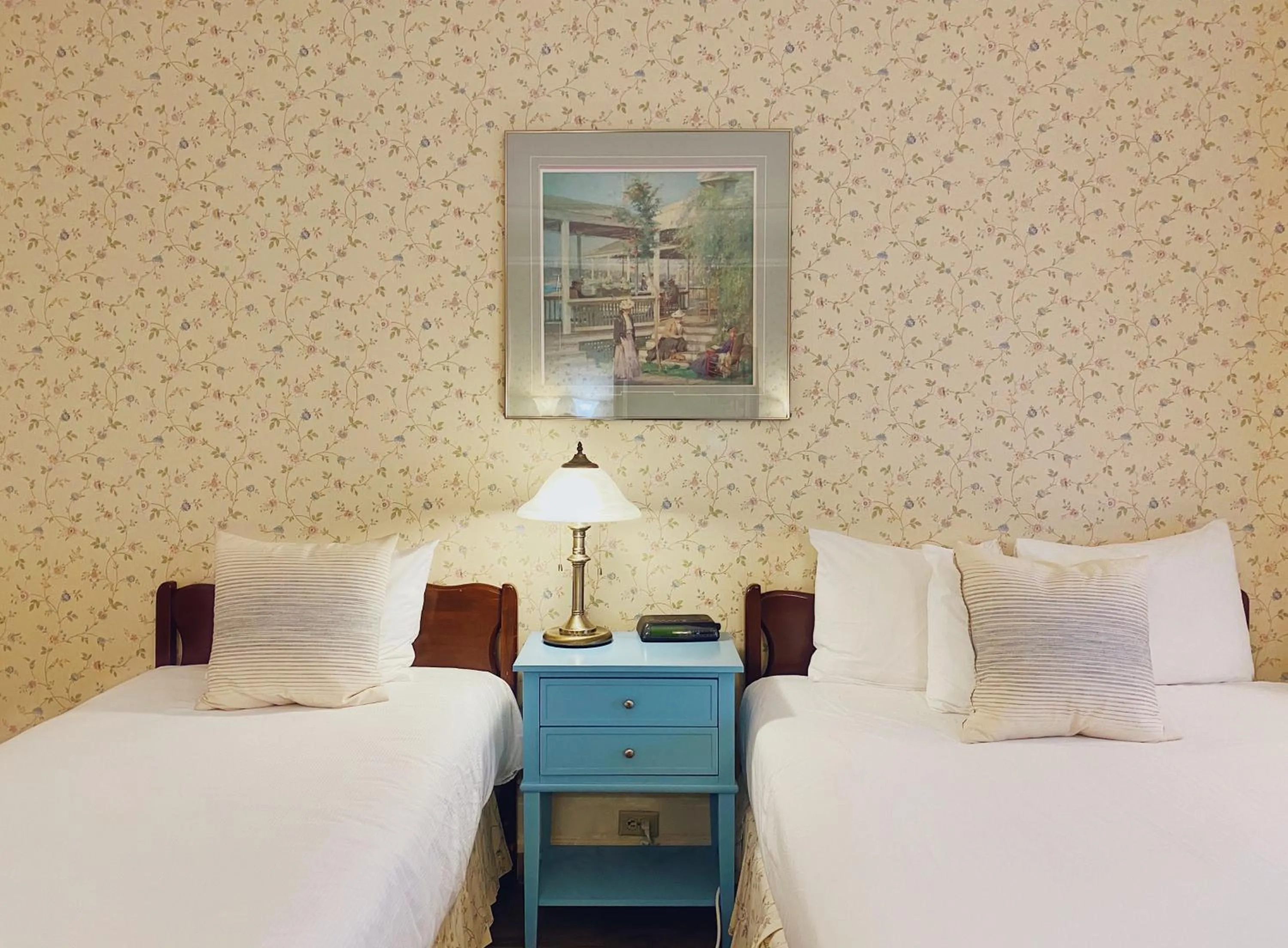 Bed in Le Chateau de Pierre - Par Aneyro