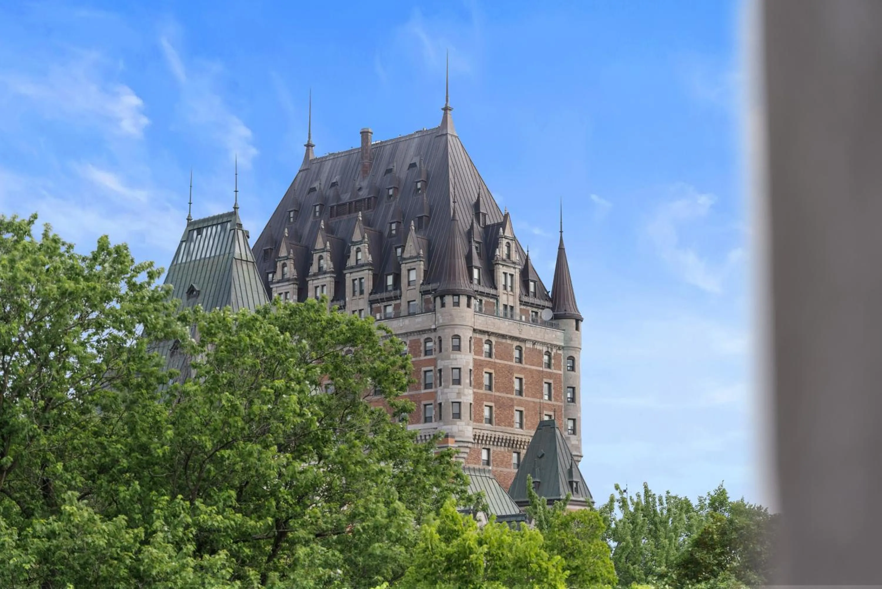 Le Chateau de Pierre - Par Aneyro