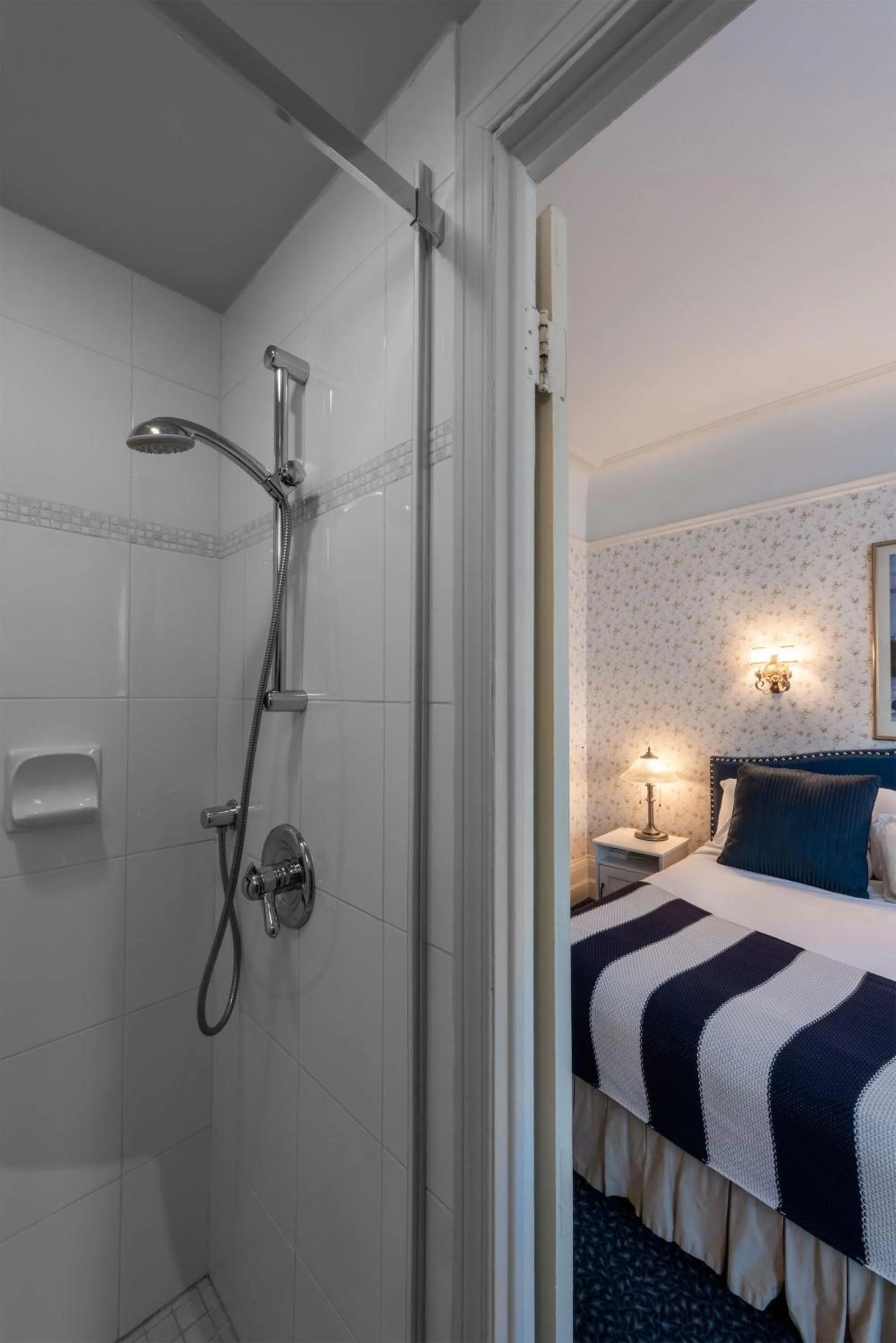 Bedroom, Bed in Le Chateau de Pierre - Par Aneyro