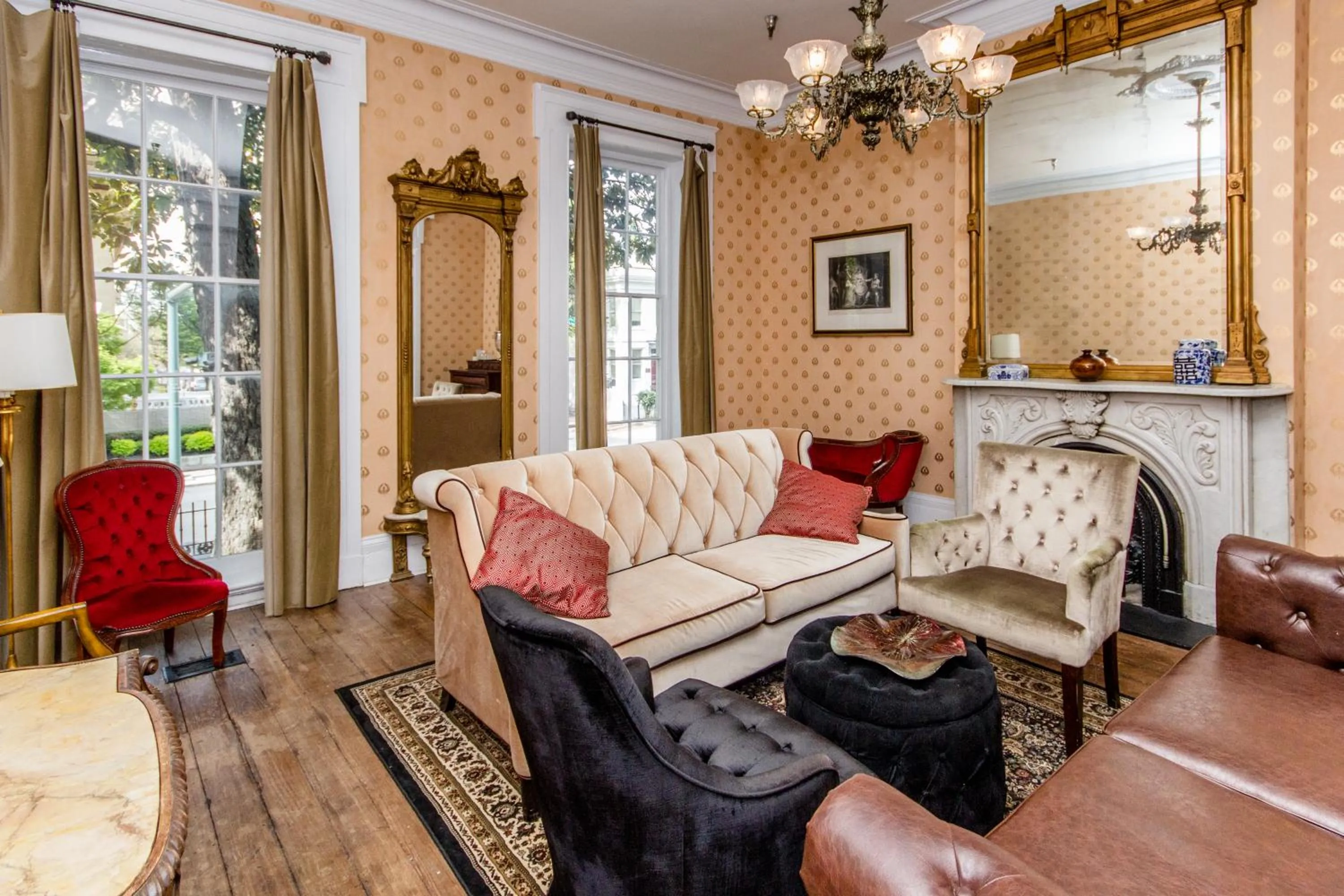 Living room in Linden Row Inn