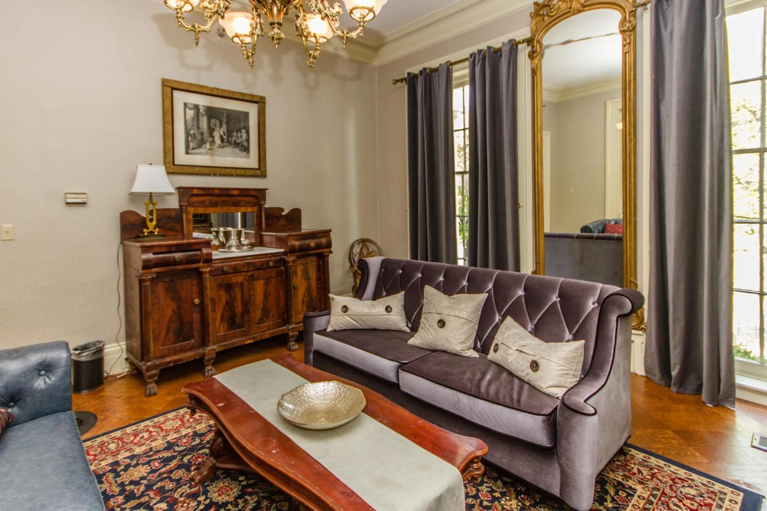 Living room in Linden Row Inn