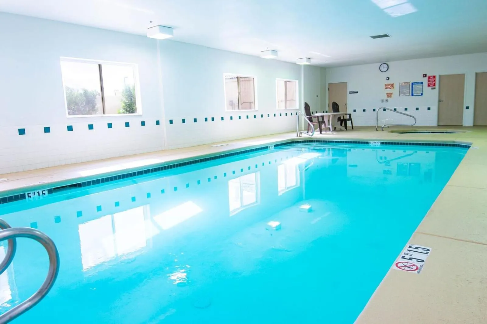Swimming pool in Motel 6-Las Cruces, NM - Telshor