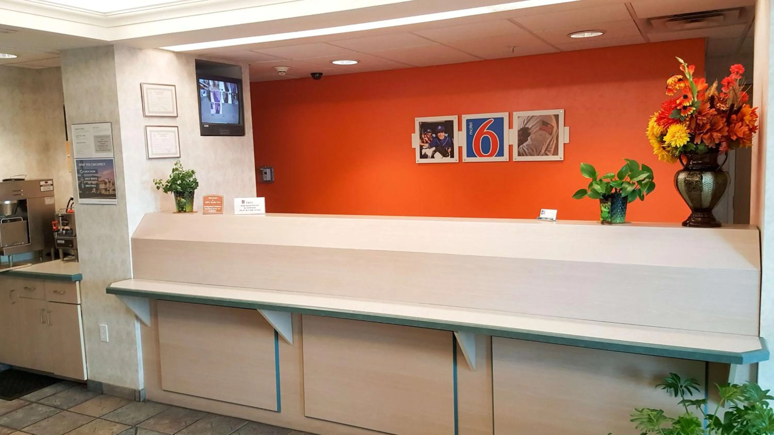 Lobby or reception in Motel 6-Las Cruces, NM - Telshor