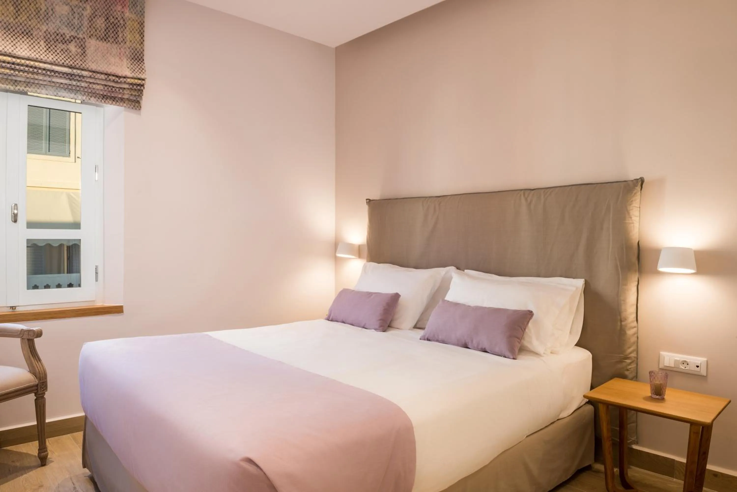 Bedroom, Bed in Avra Apartments Venetian Harbour