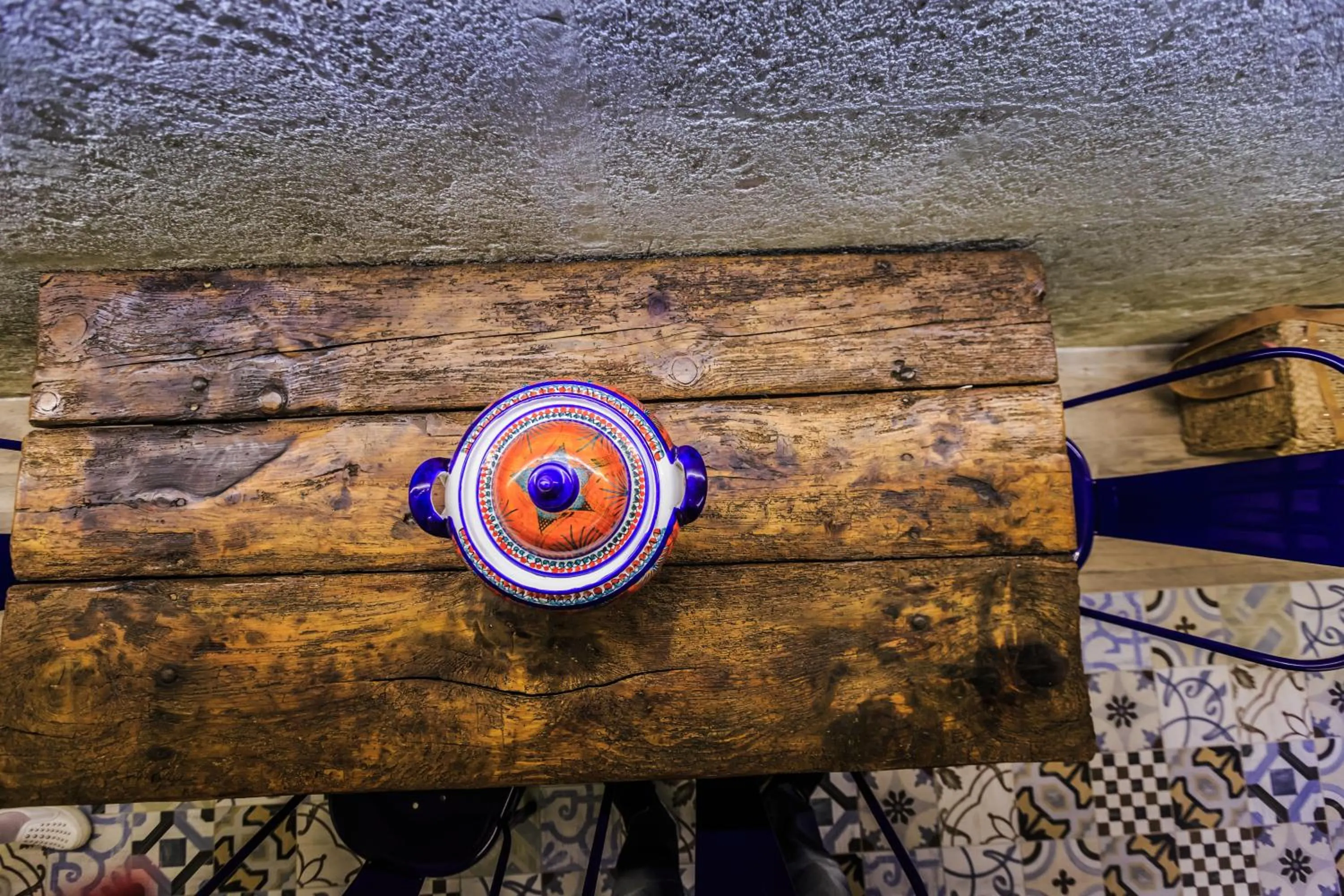 Decorative detail in Giardini 82 B&B