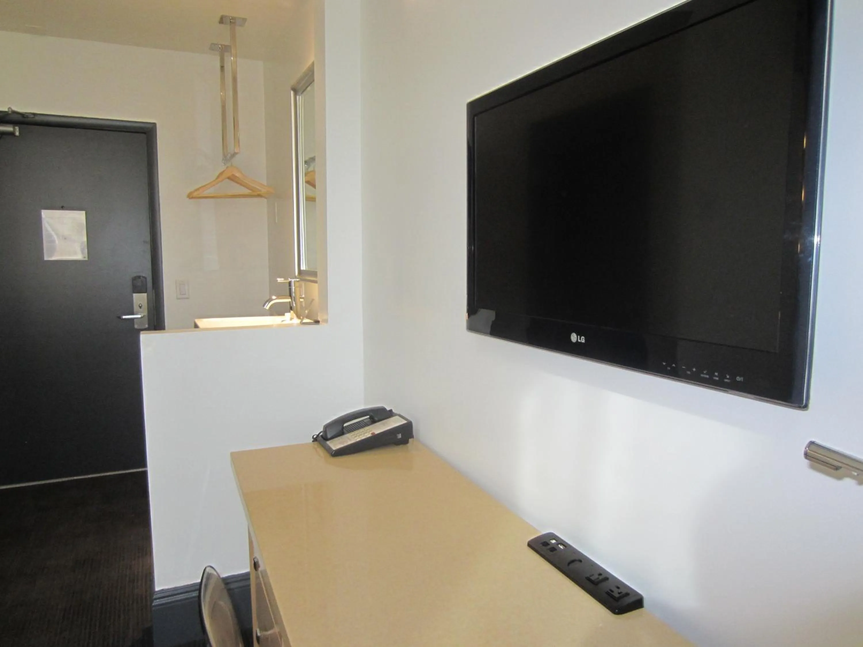 TV and multimedia in La Pensione Hotel