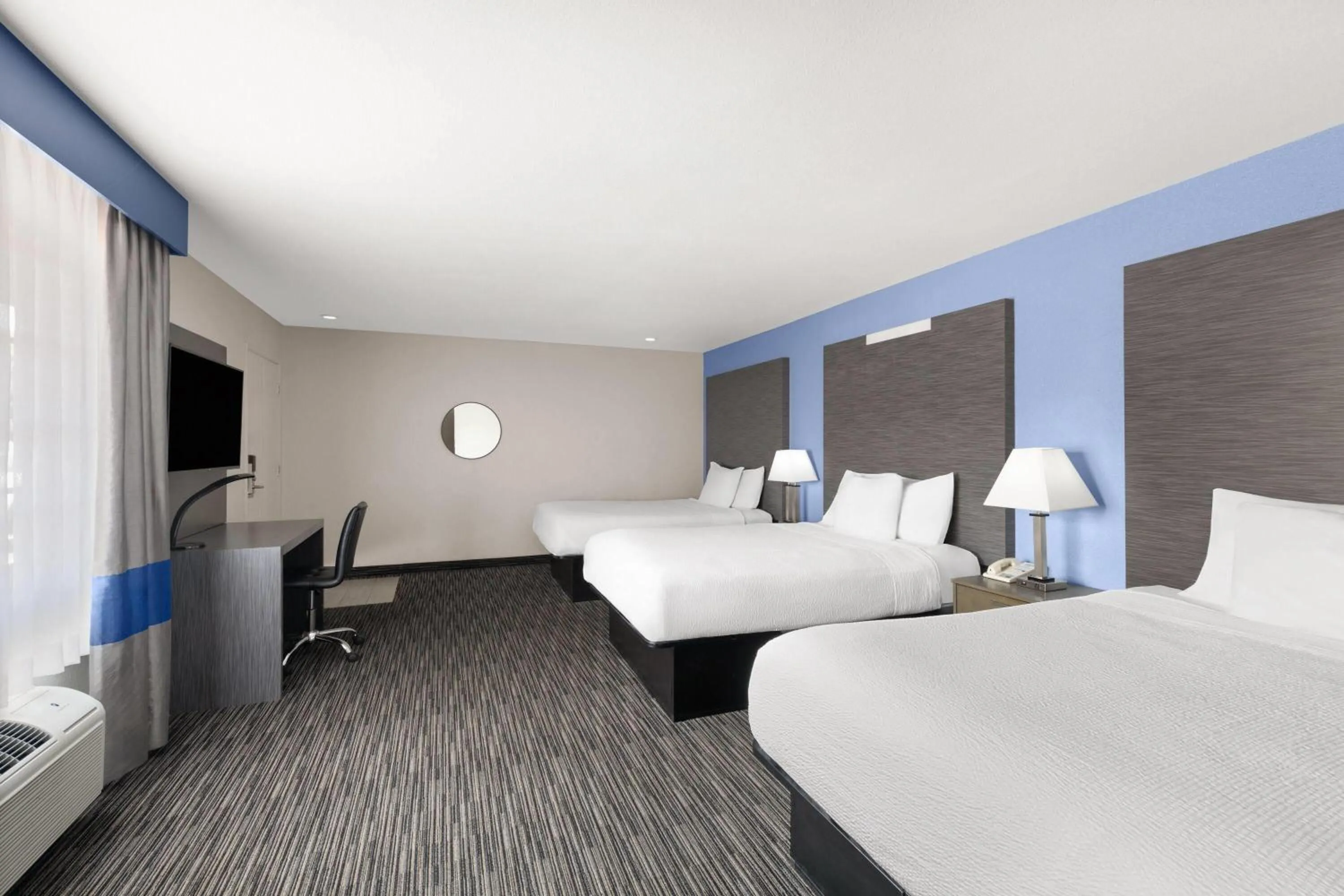 Photo of the whole room, Bed in Travelodge Inn & Suites by Wyndham Anaheim on Disneyland Dr