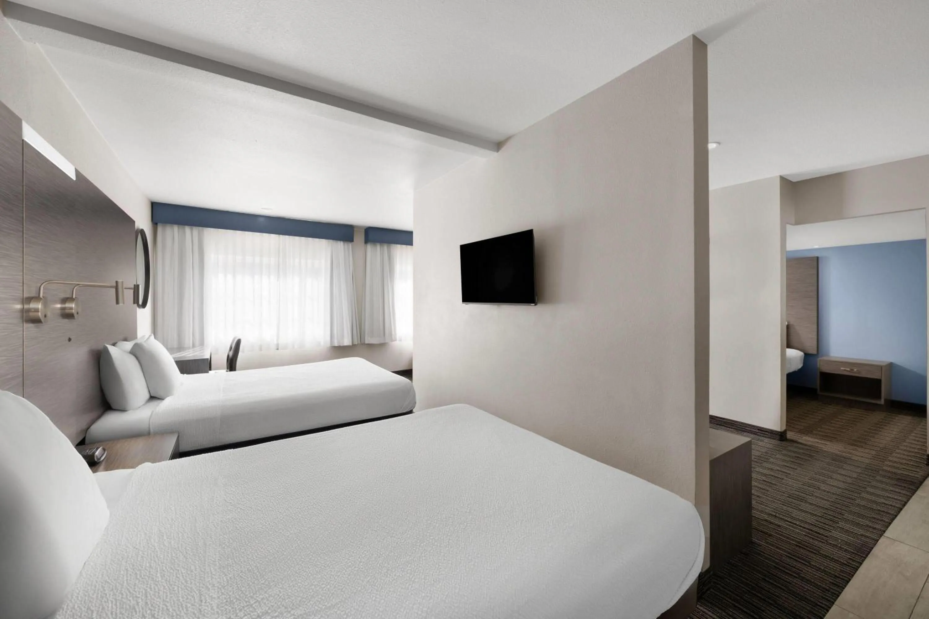 Photo of the whole room, Bed in Travelodge Inn & Suites by Wyndham Anaheim on Disneyland Dr