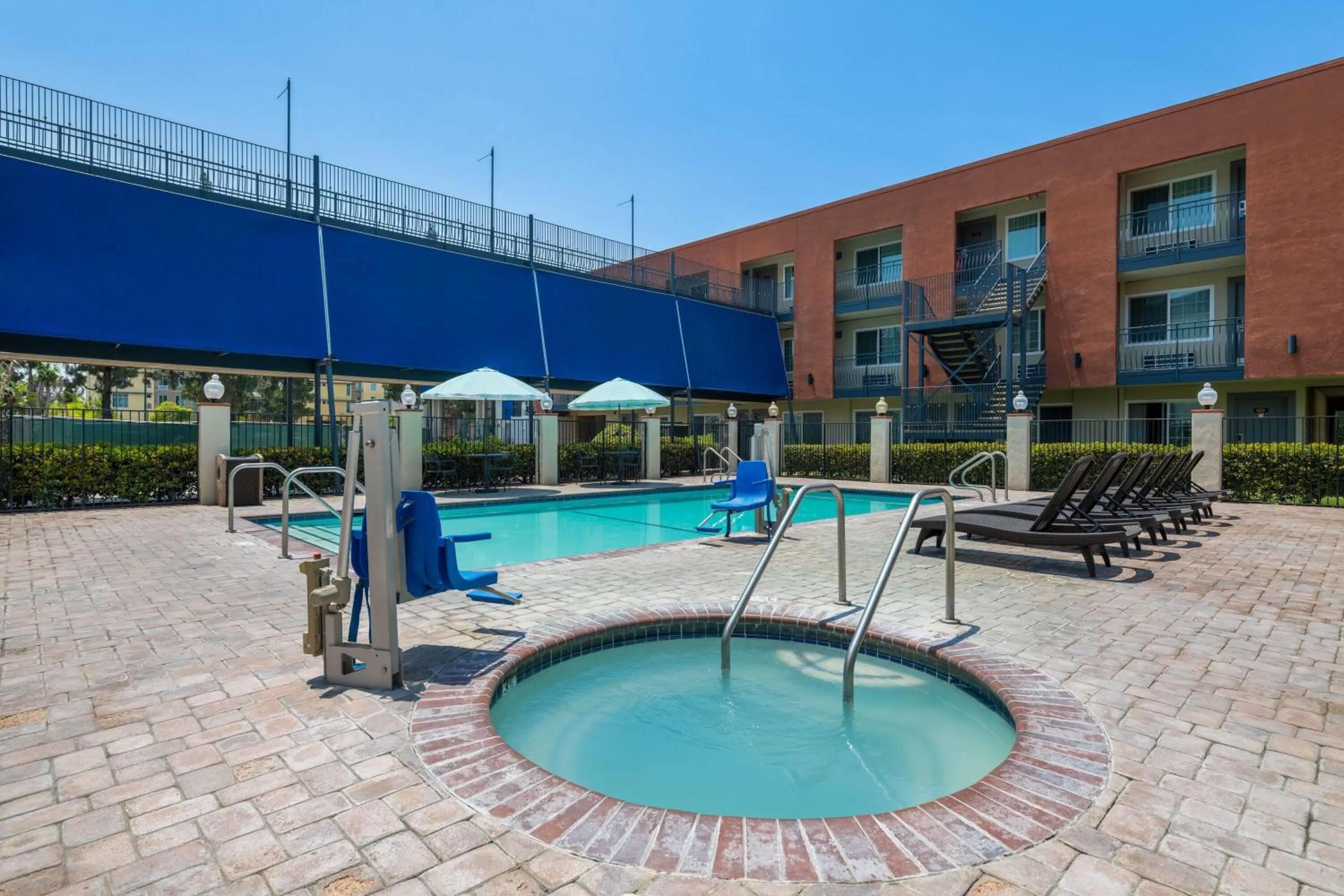 Hot Tub in Travelodge Inn & Suites by Wyndham Anaheim on Disneyland Dr