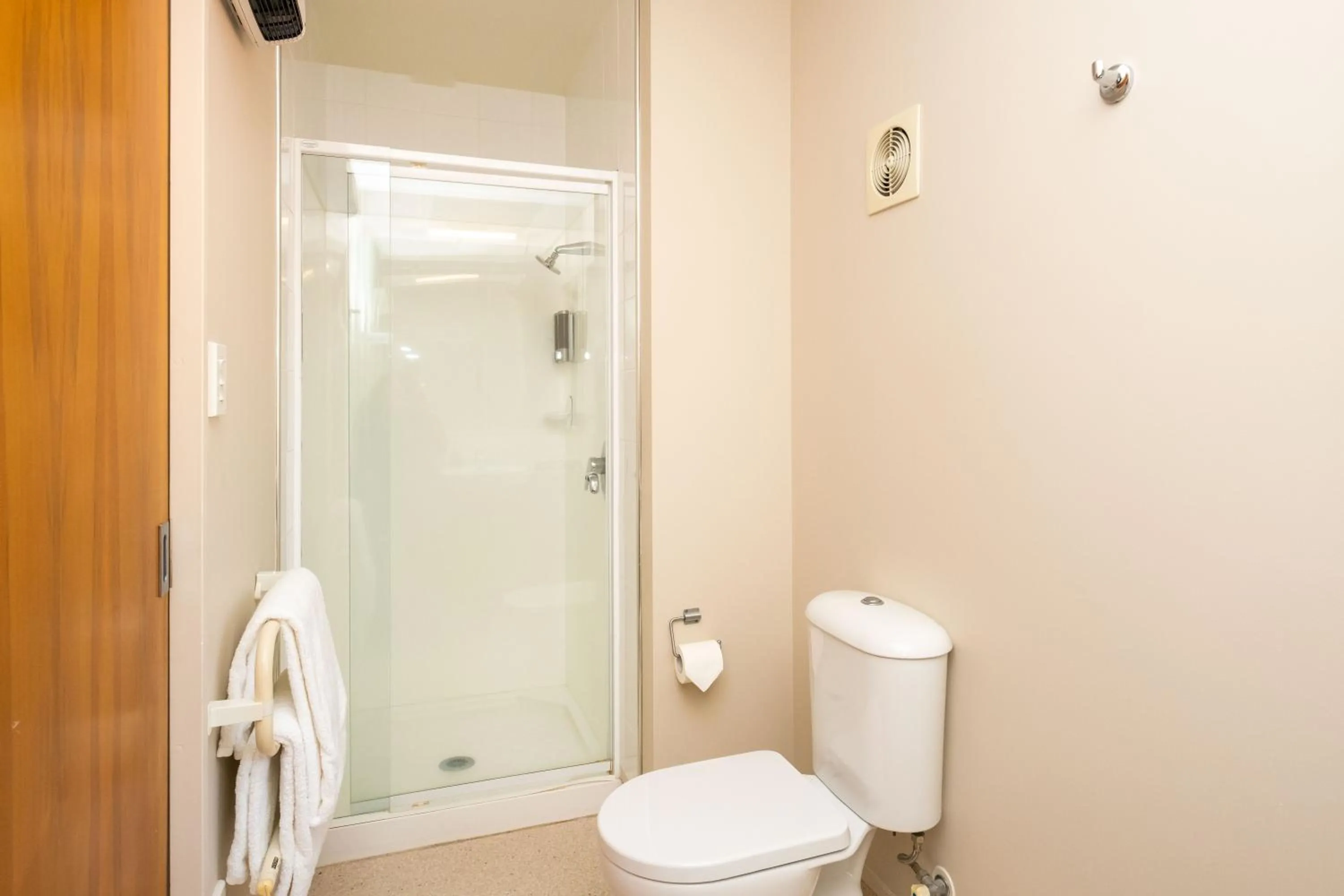 Bathroom in Bella Vista Motel Napier