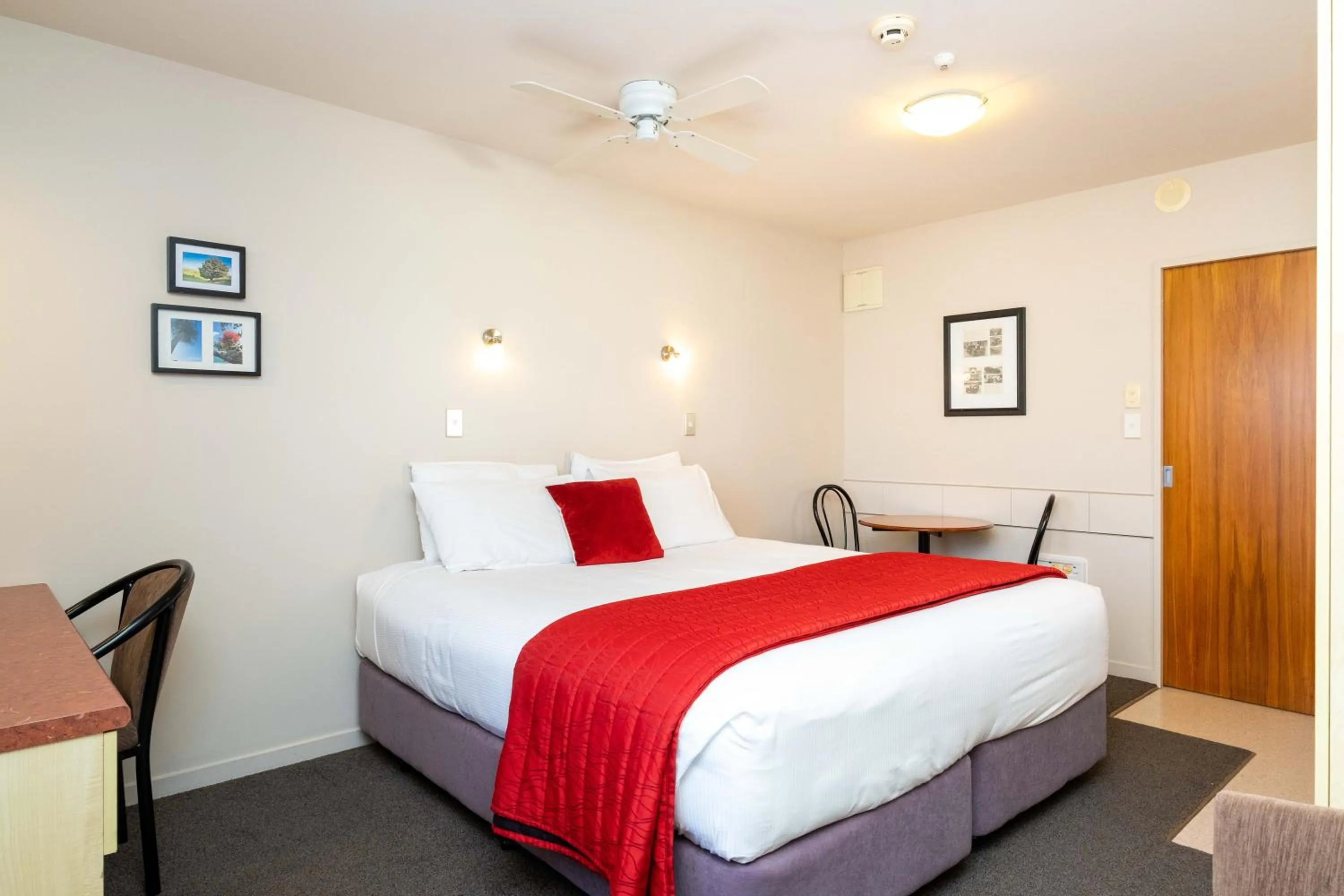 Photo of the whole room, Bed in Bella Vista Motel Napier