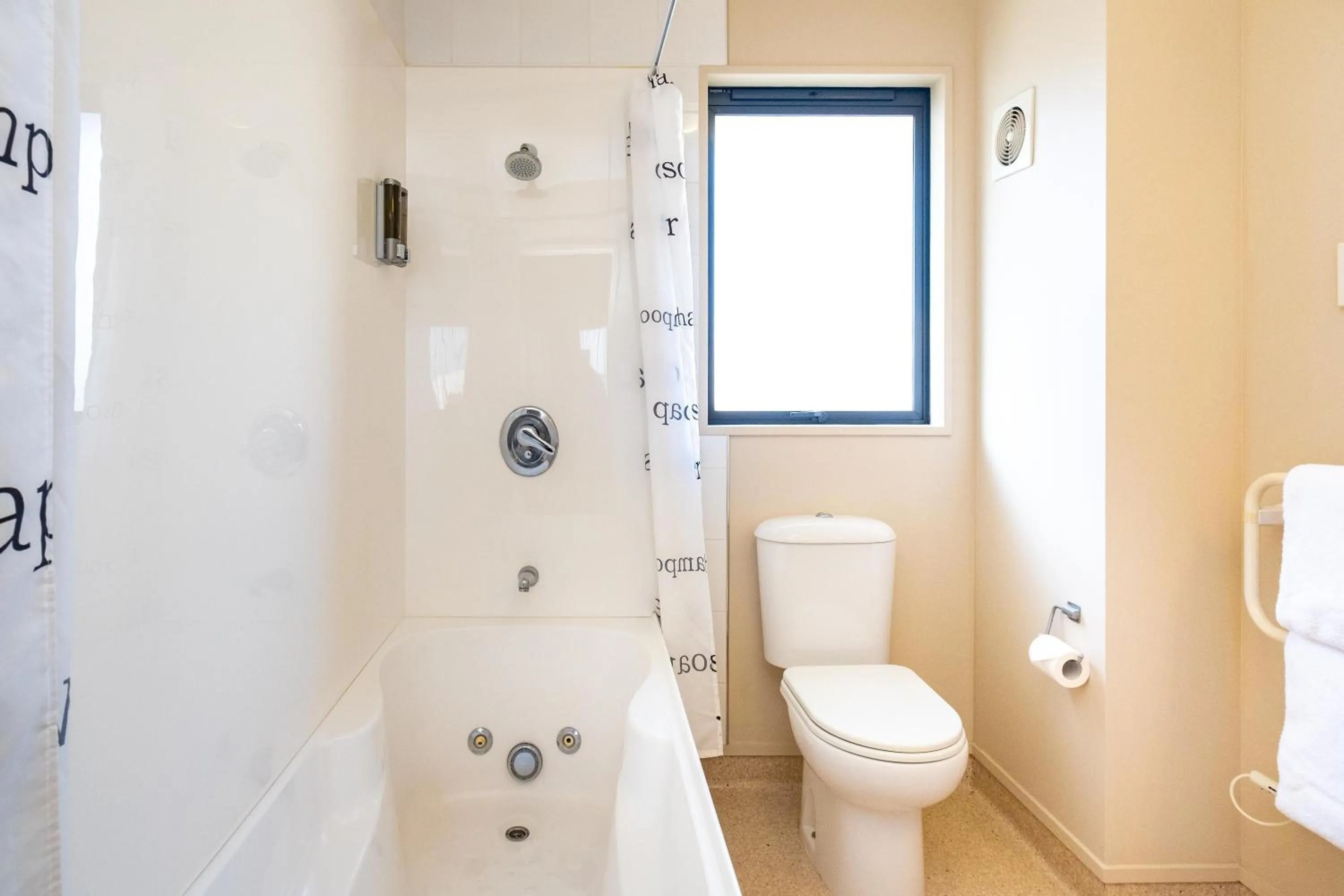 Bathroom in Bella Vista Motel Napier