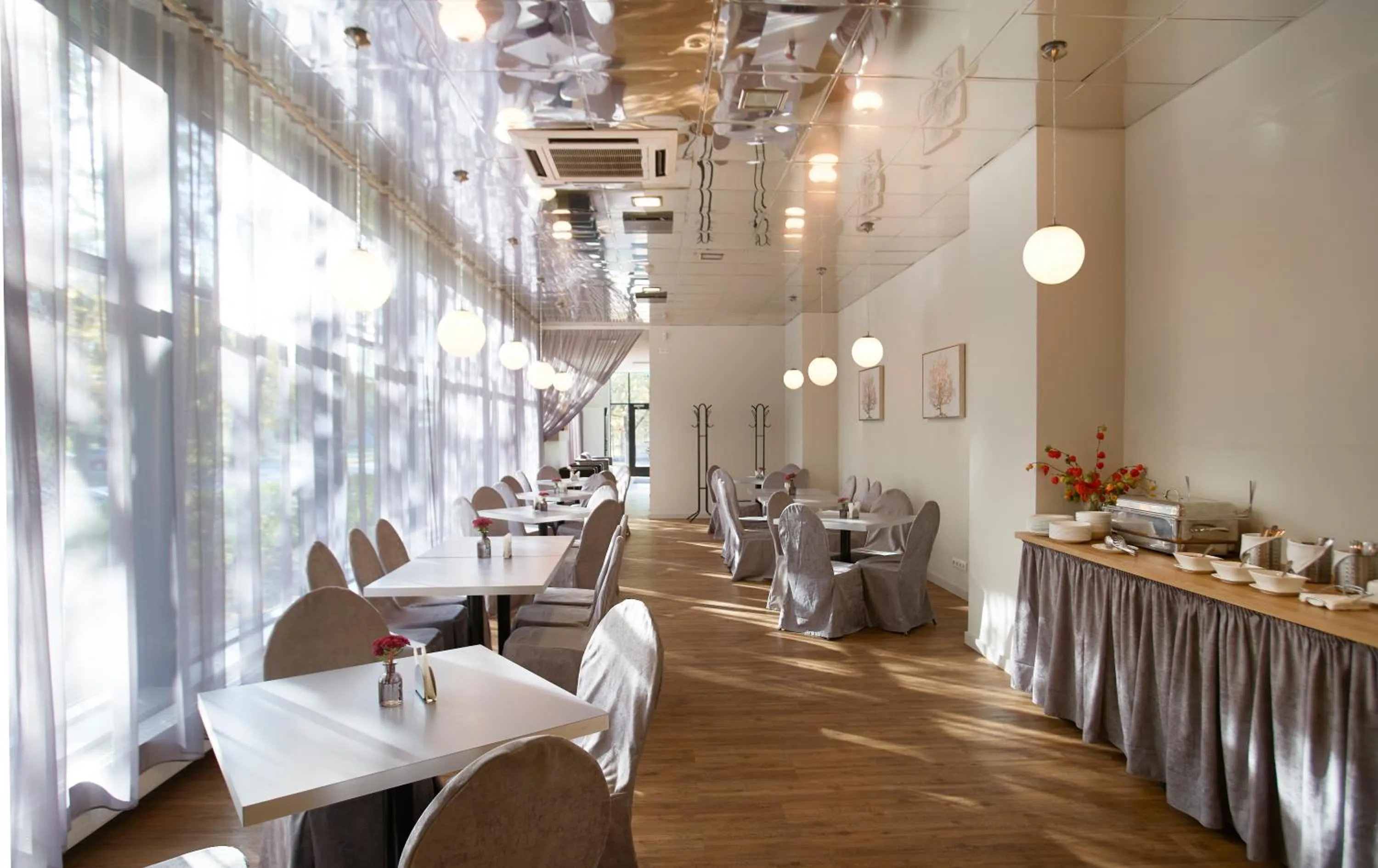 Restaurant/places to eat in Hotel Tammsaare Full Automated Hotel