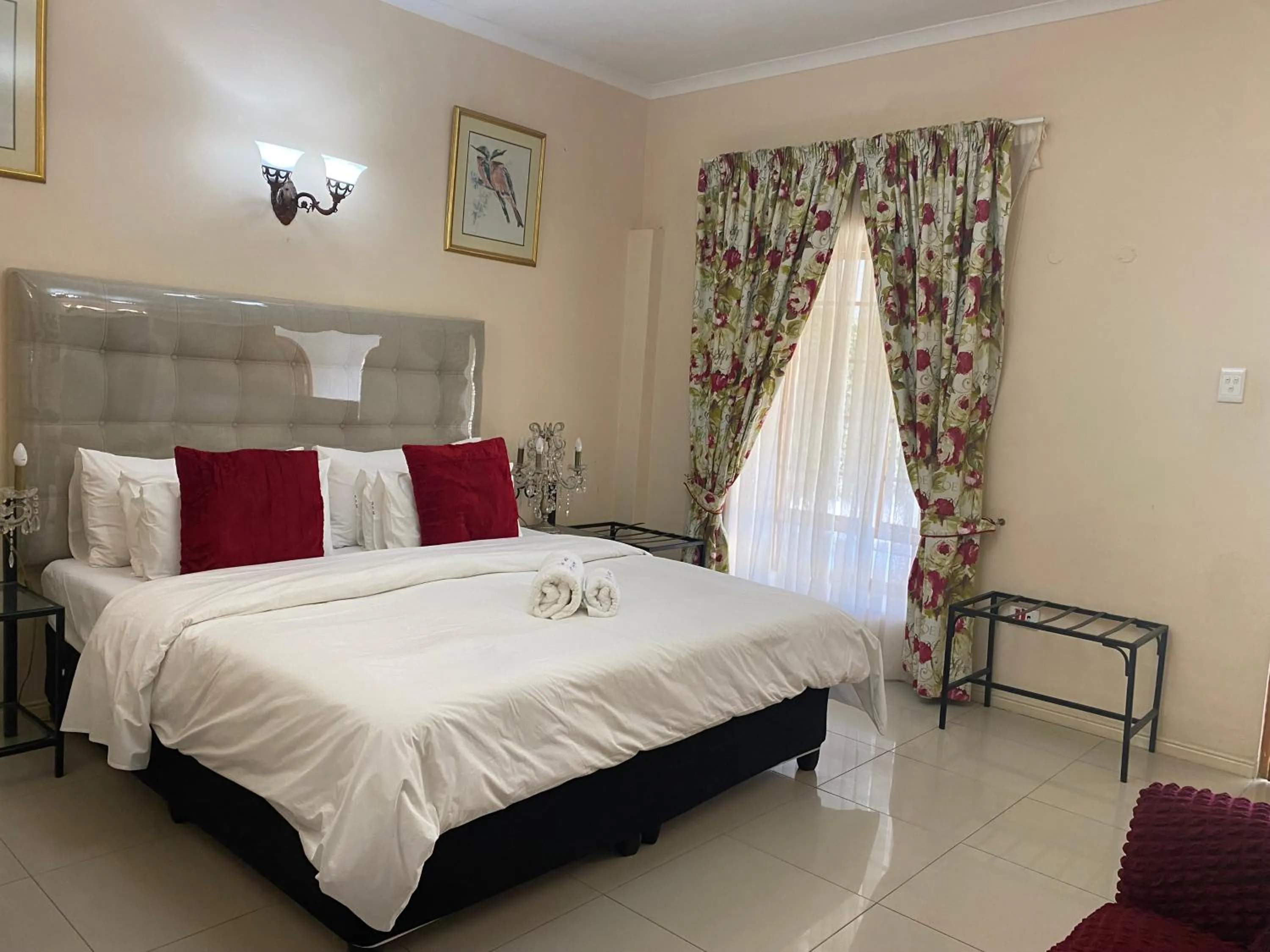 Bed in Blue Diamond Lodge & Spa