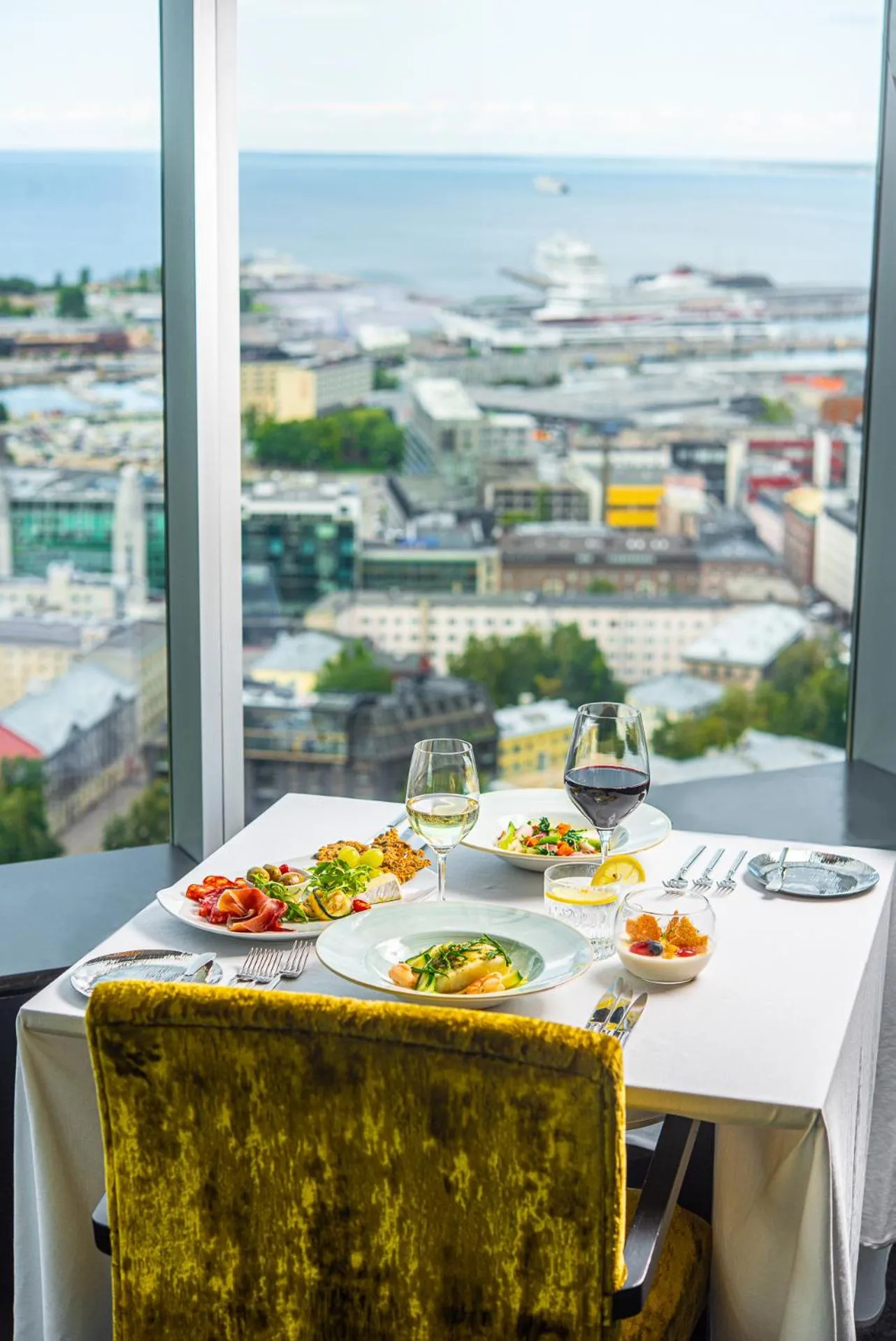 Restaurant/places to eat in Swissotel Tallinn