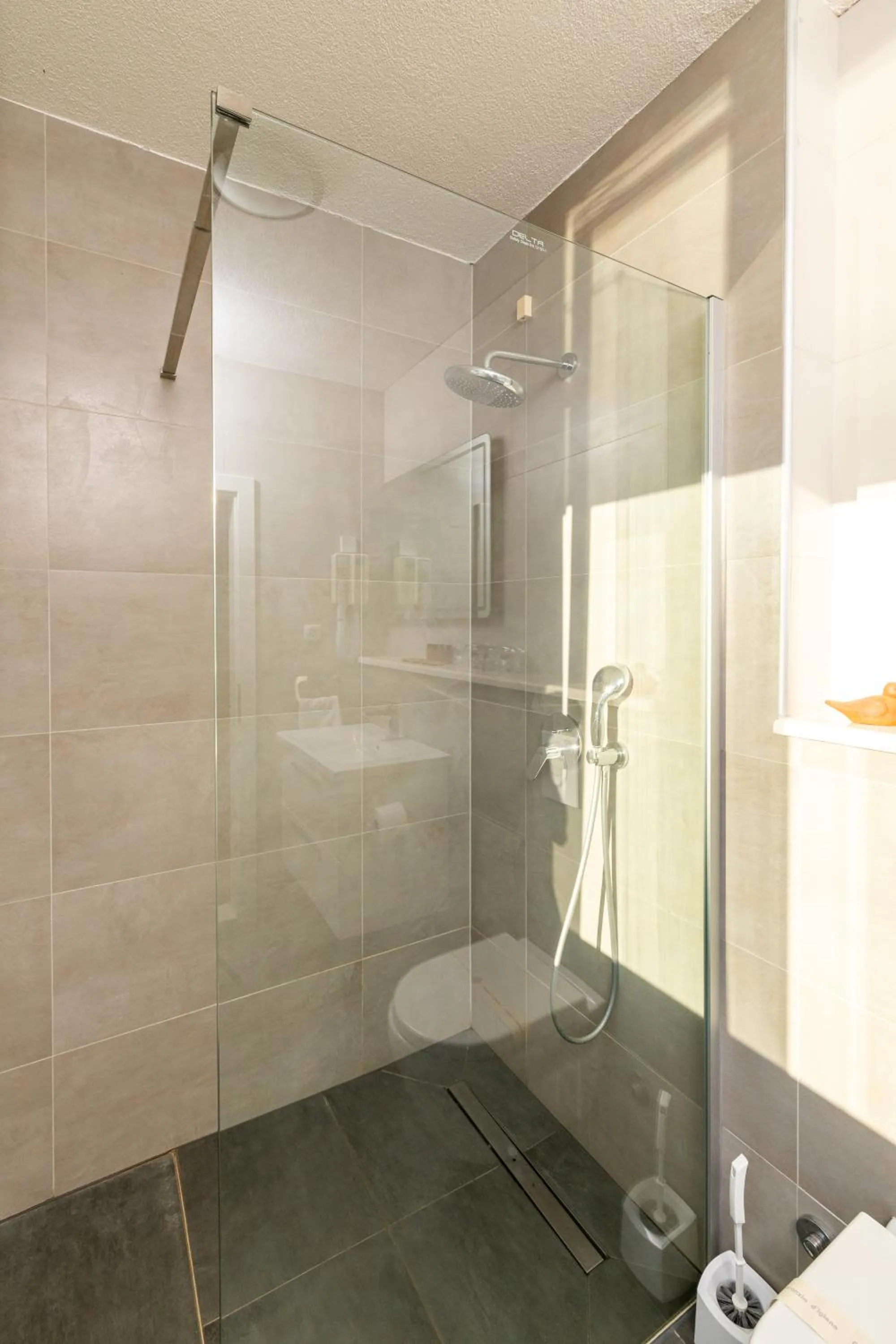 Shower in Hotel Timun