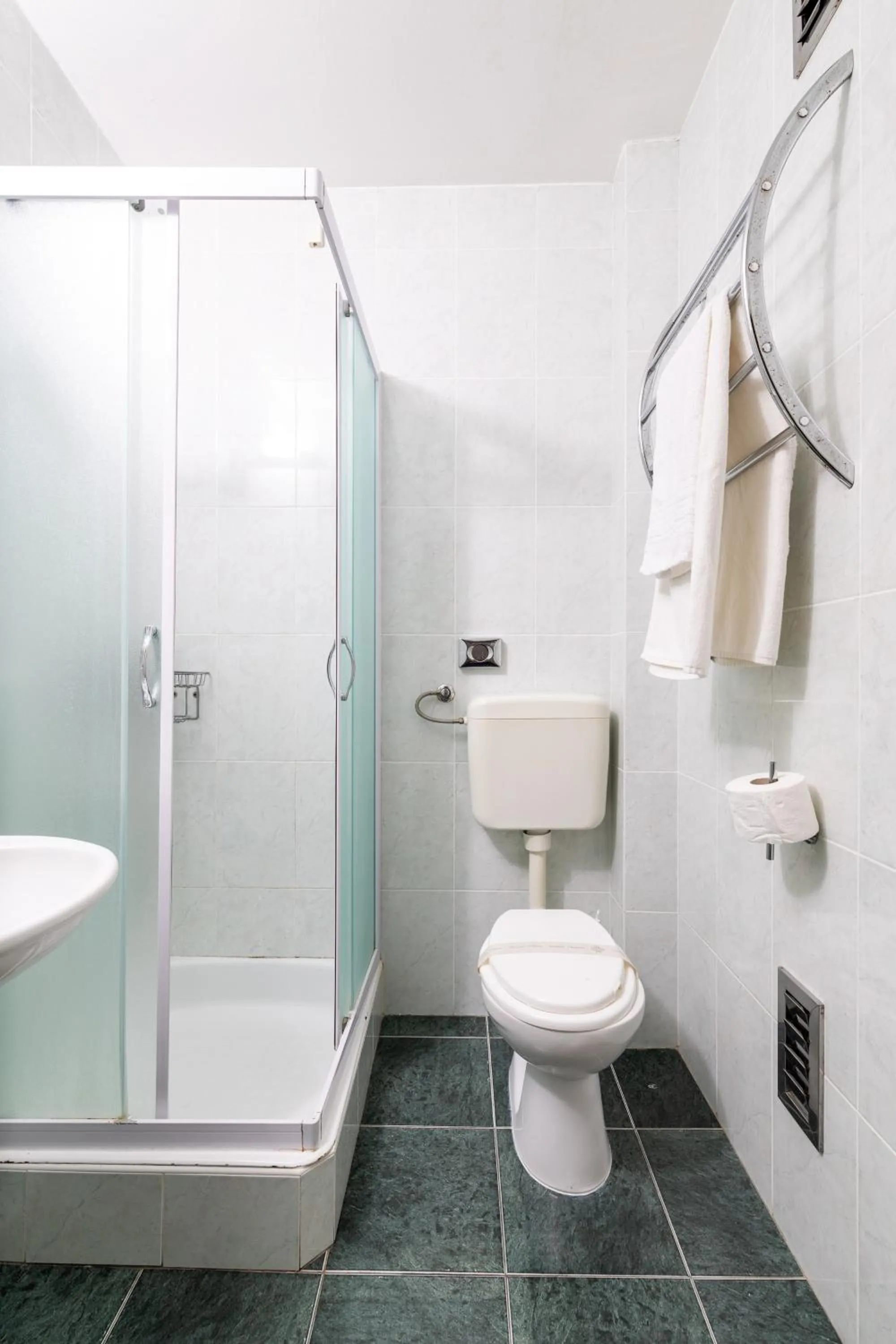 Shower in Hotel Timun