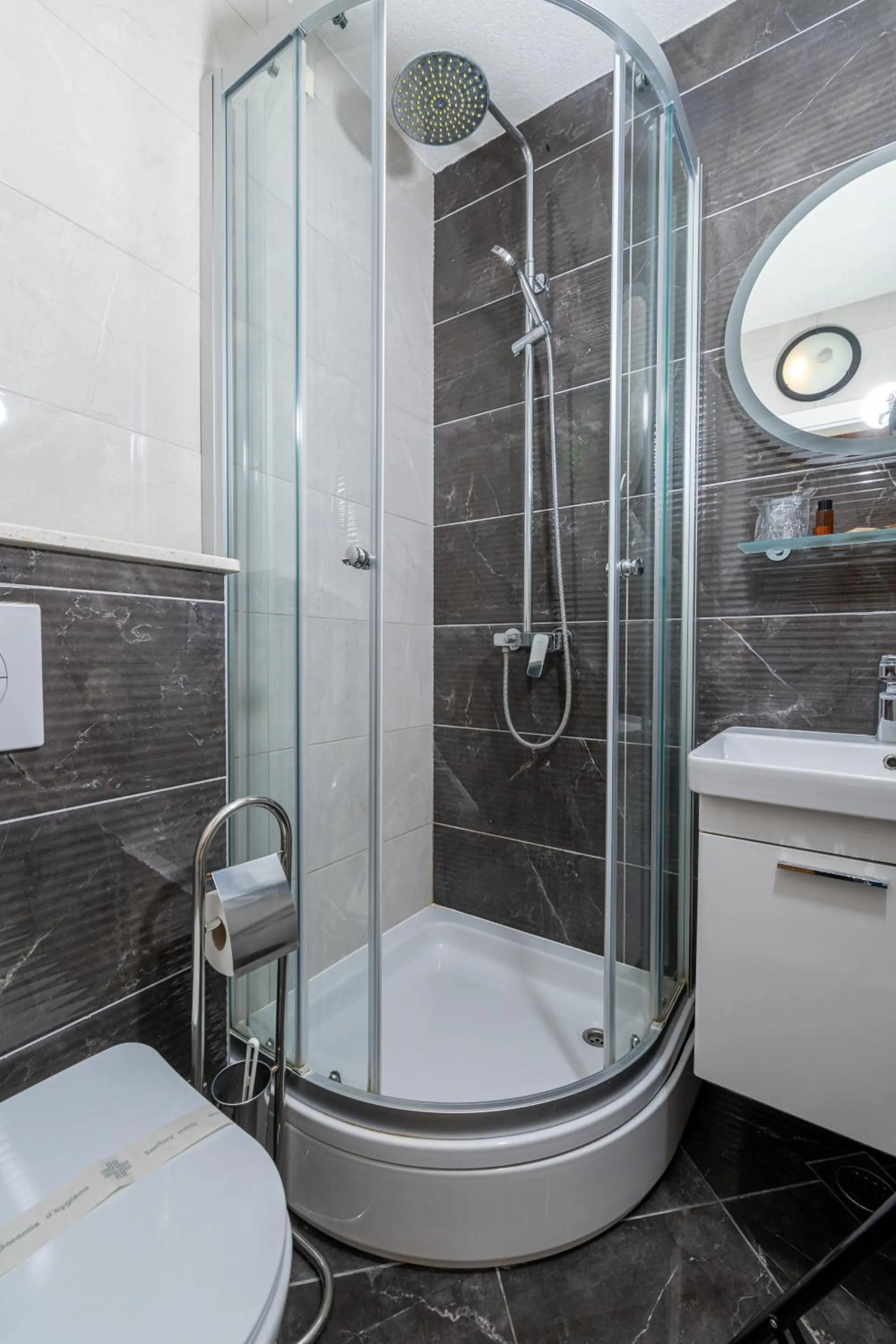 Shower in Hotel Timun