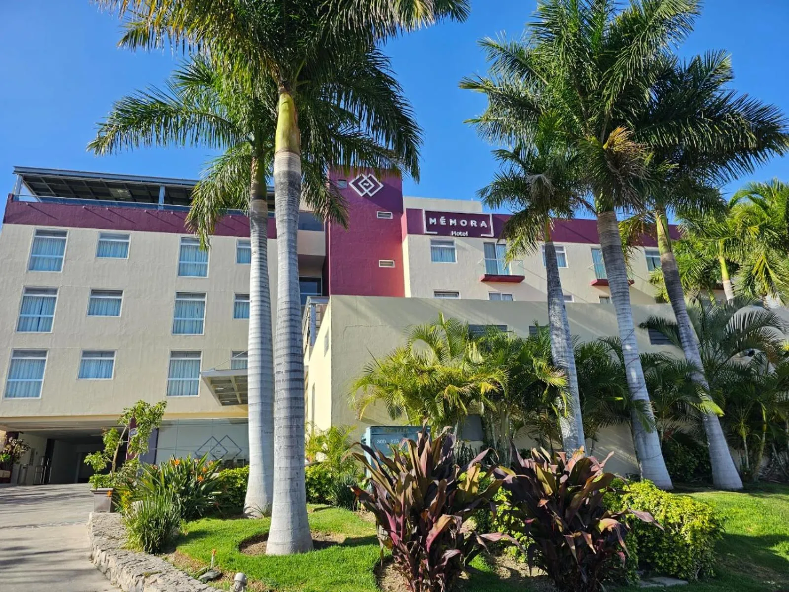 Facade/entrance in Memora Hotel & Villas Chapala
