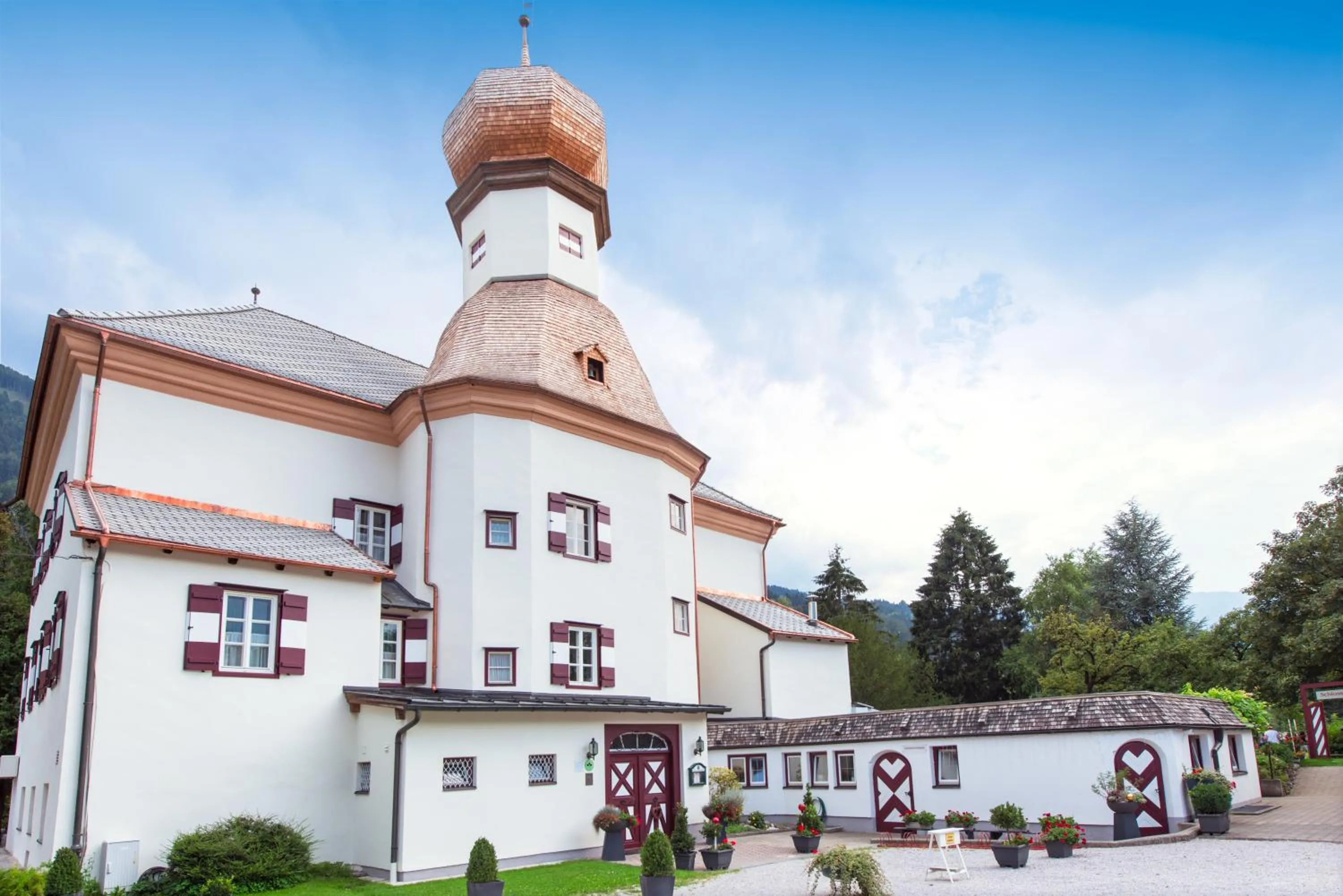 Facade/entrance in Schlosshotel Mitterhart