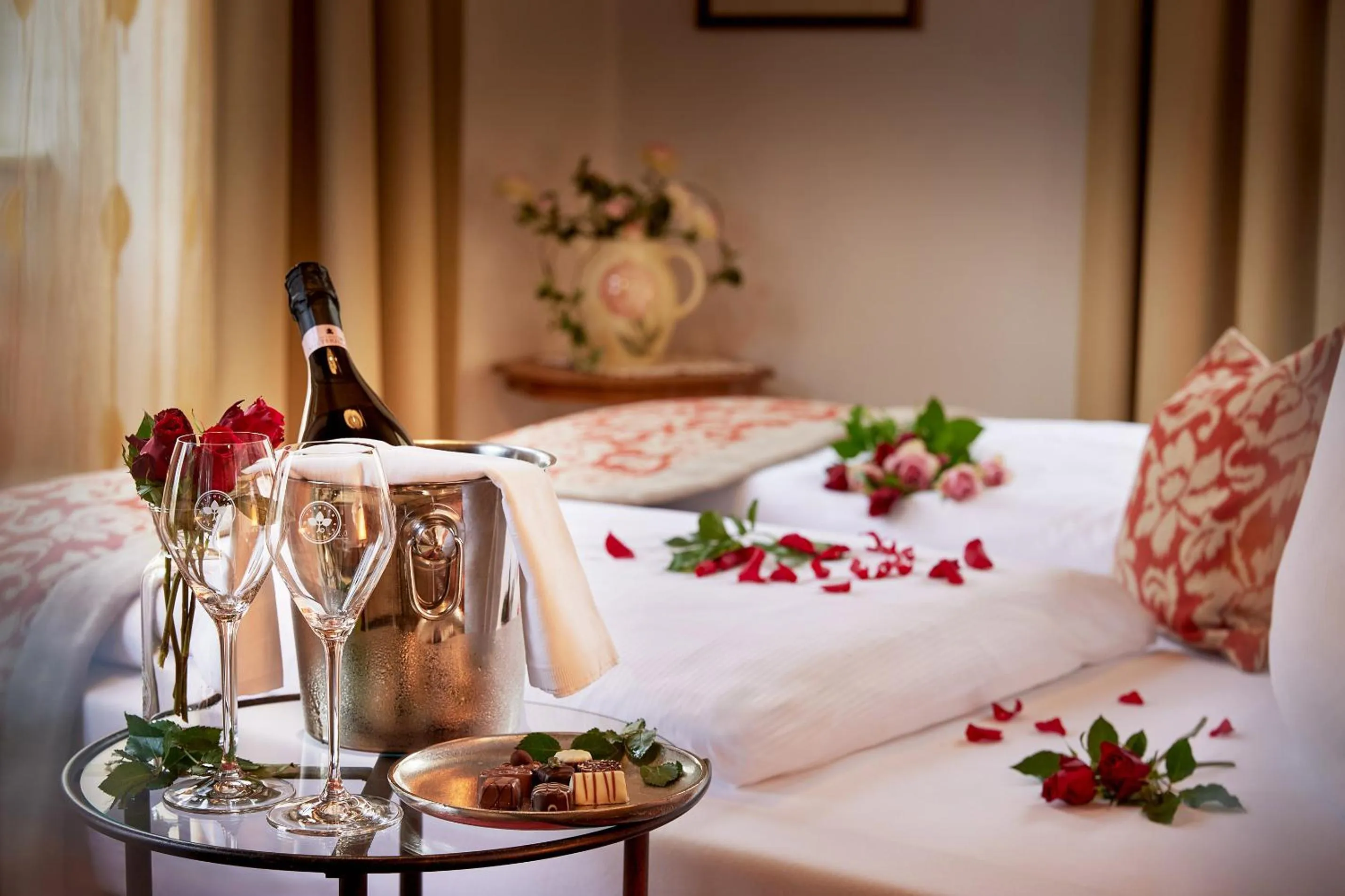 Photo of the whole room, Bed in Schlosshotel Mitterhart