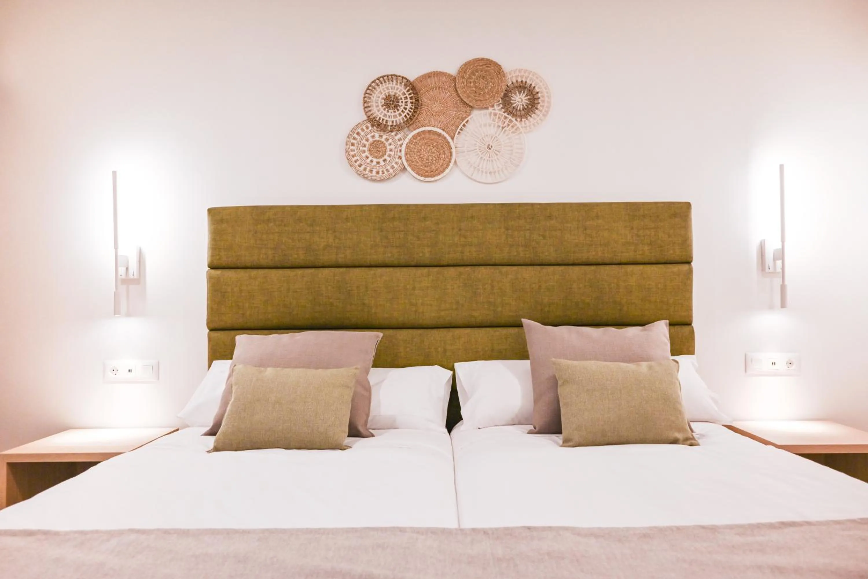 Bedroom, Bed in HL Miraflor Suites Hotel