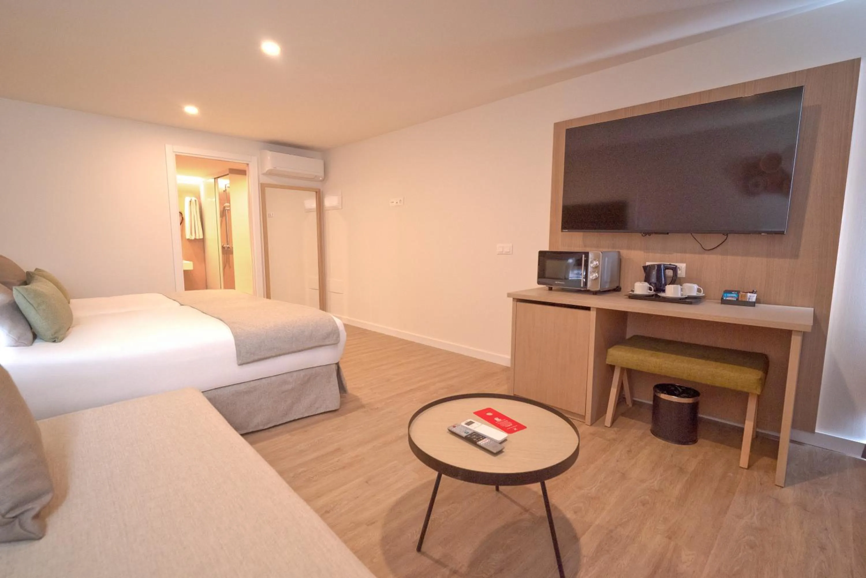 Bed in HL Miraflor Suites Hotel