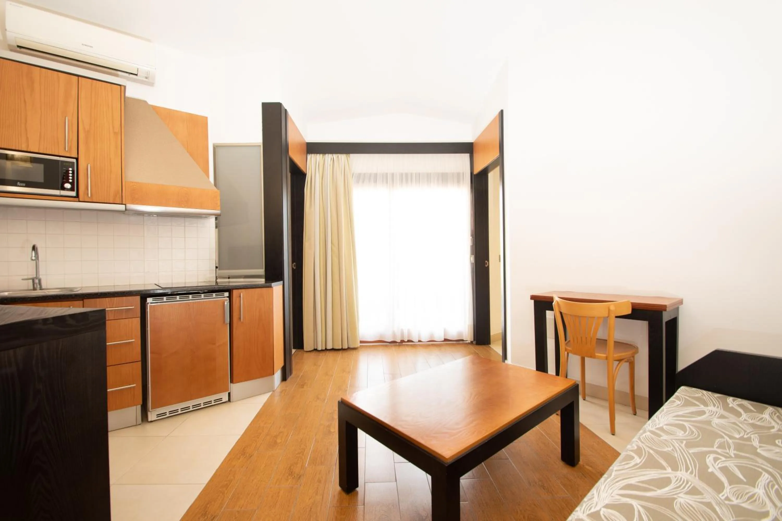 Living room in HL Miraflor Suites Hotel