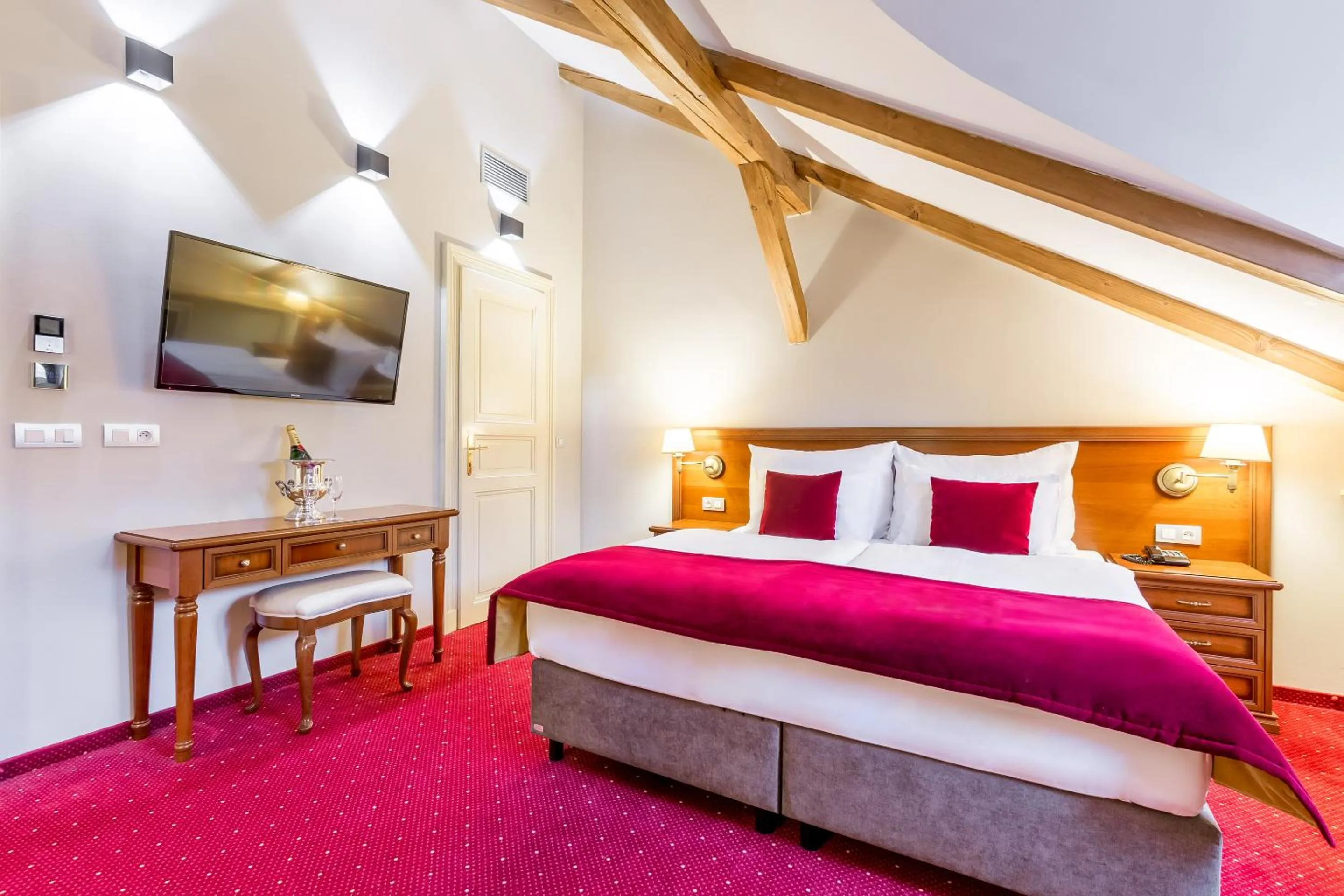 Bed in Hotel Caruso Old Town