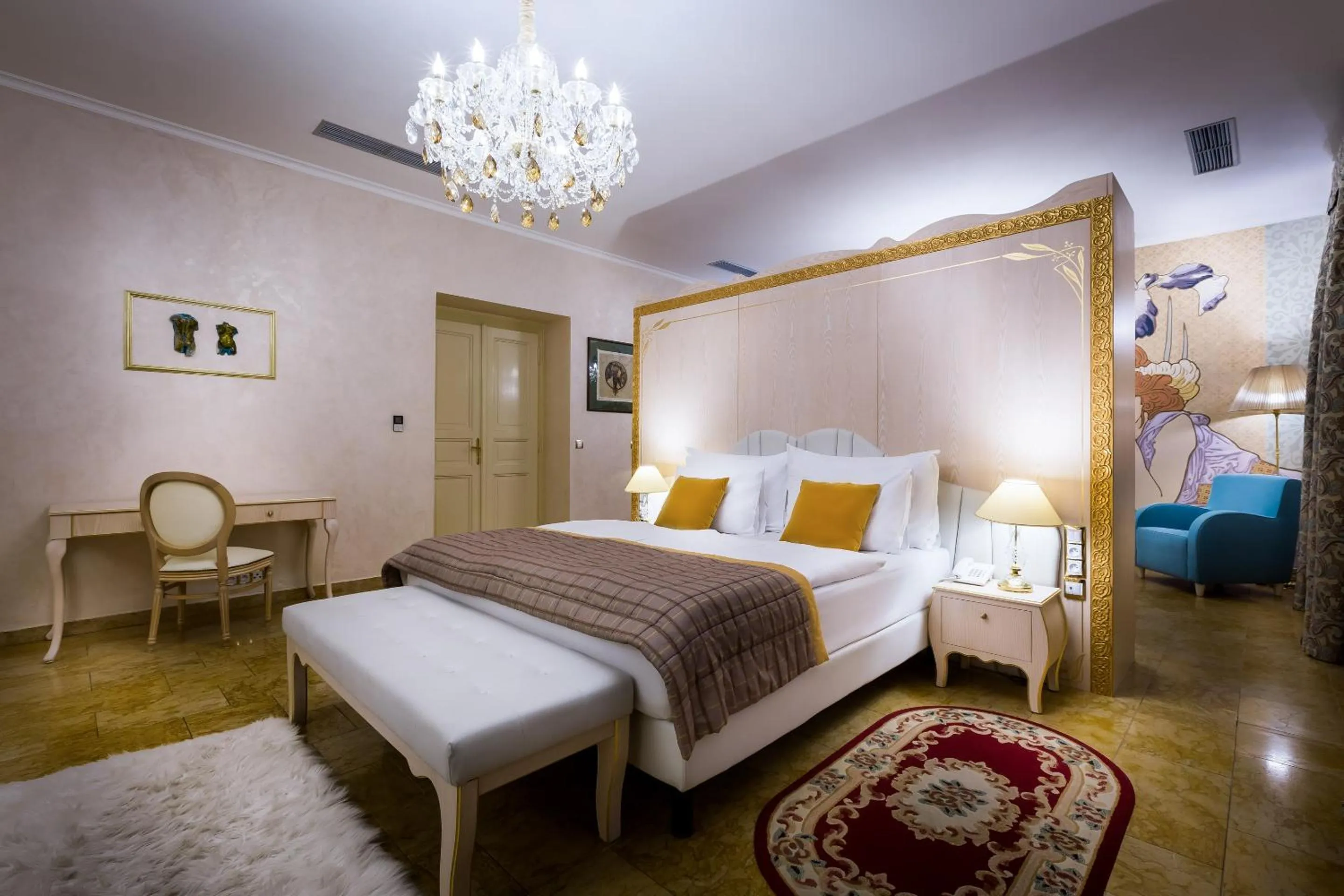 Bed in Hotel Caruso Old Town