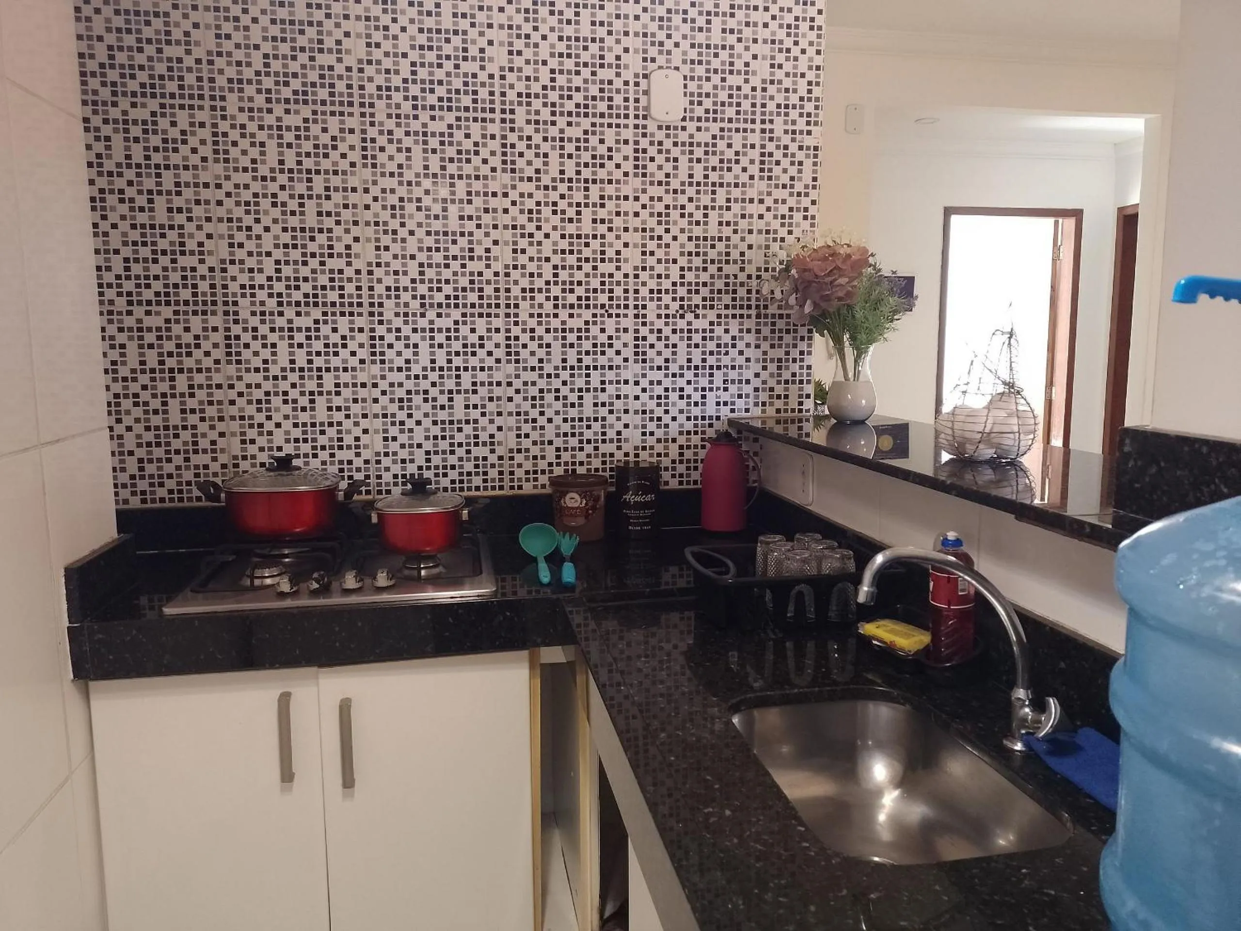 Kitchen or kitchenette in CONFORT -PRAIA DE DUNAS - (Praia do Forte)-Cabo Frio - Próximo das principais atrações