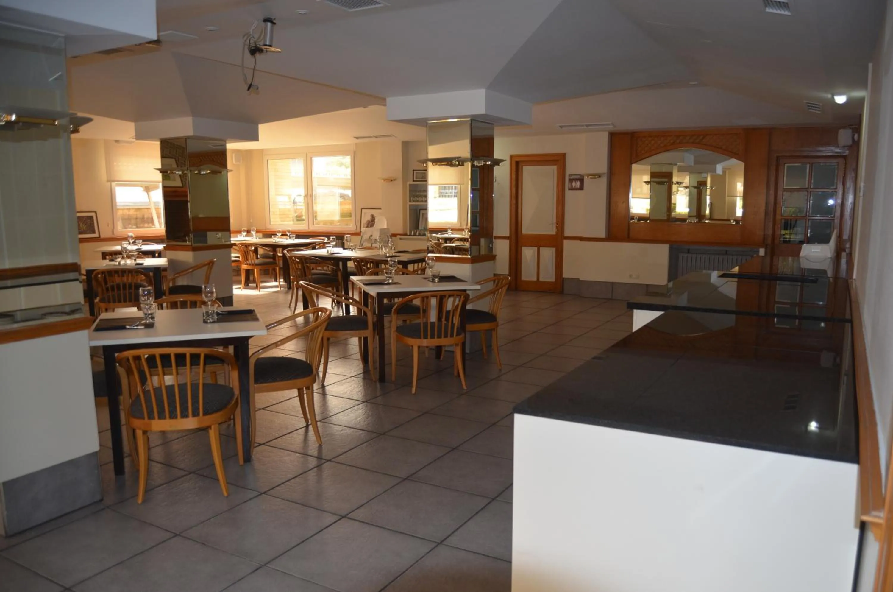 Restaurant/places to eat in Hotel Brujas De Irues