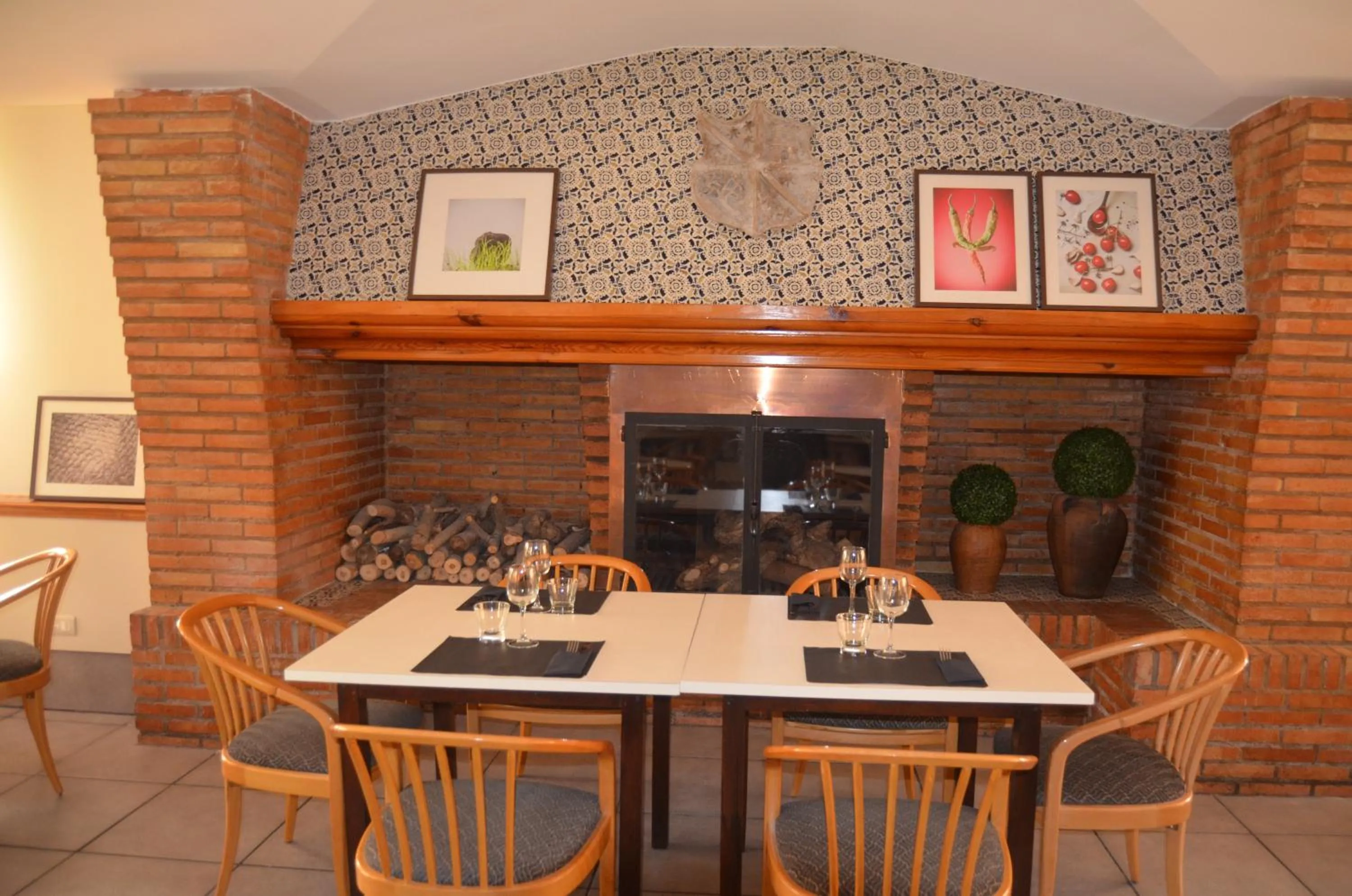 Restaurant/places to eat in Hotel Brujas De Irues