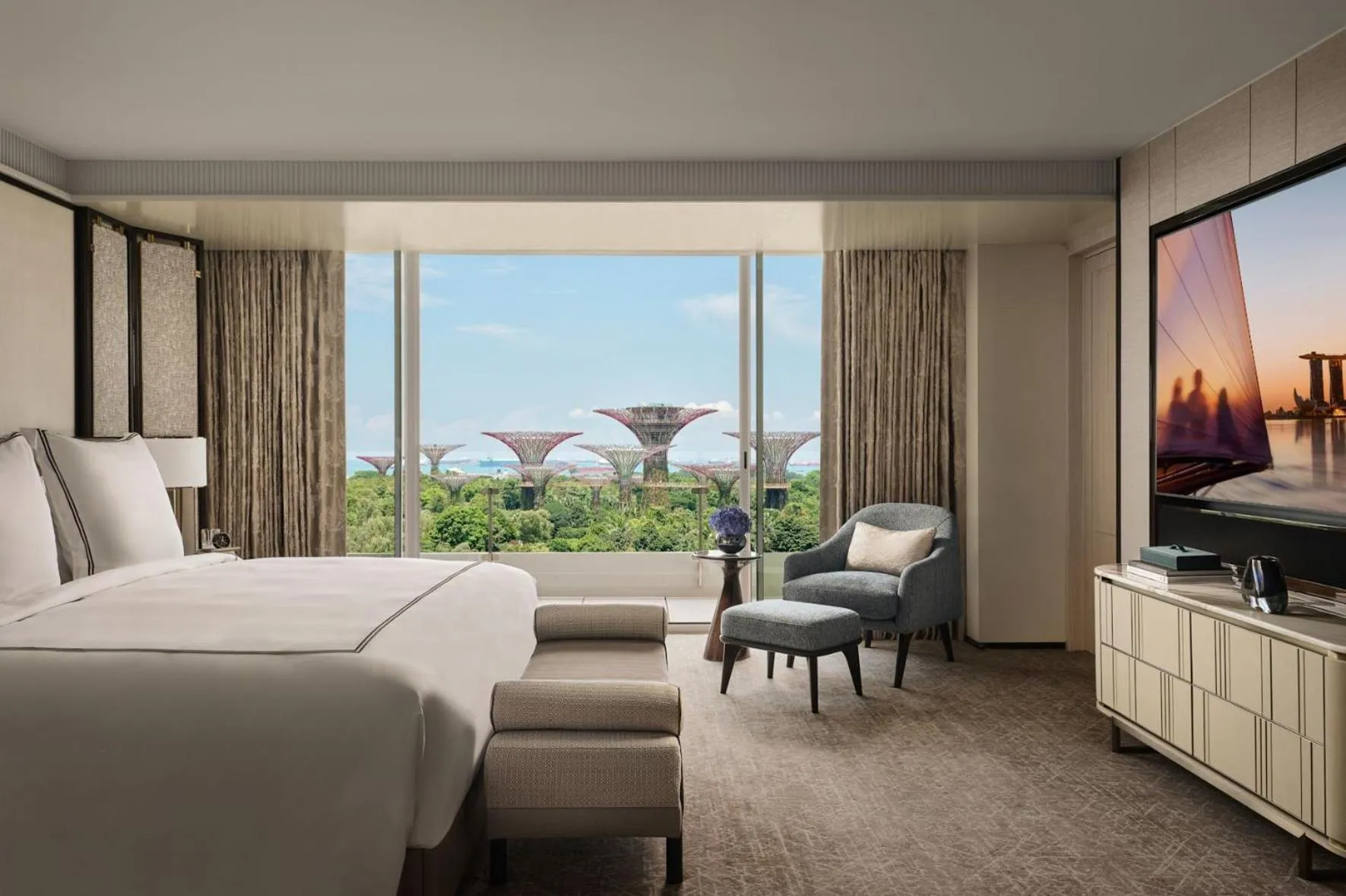 Bedroom, Bed in Marina Bay Sands