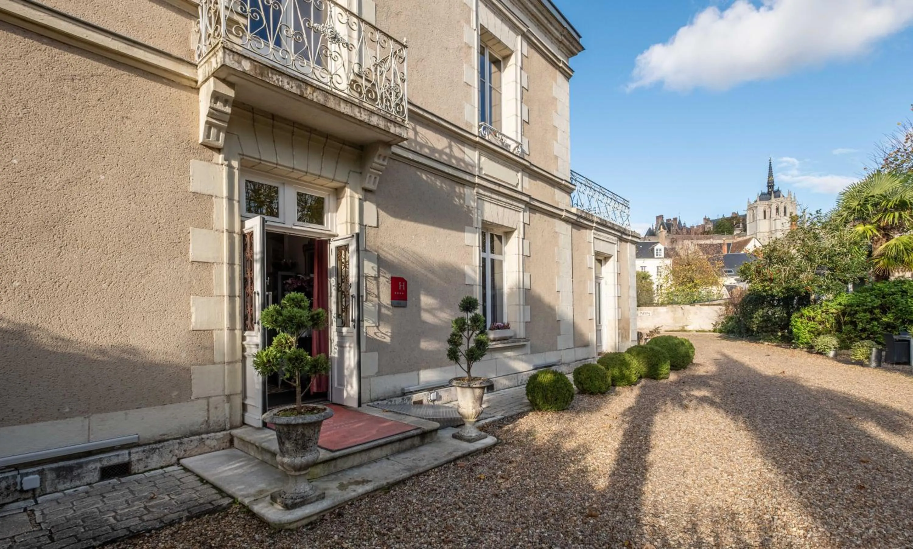 Facade/entrance in Le Pavillon des Lys - Hôtel Particulier