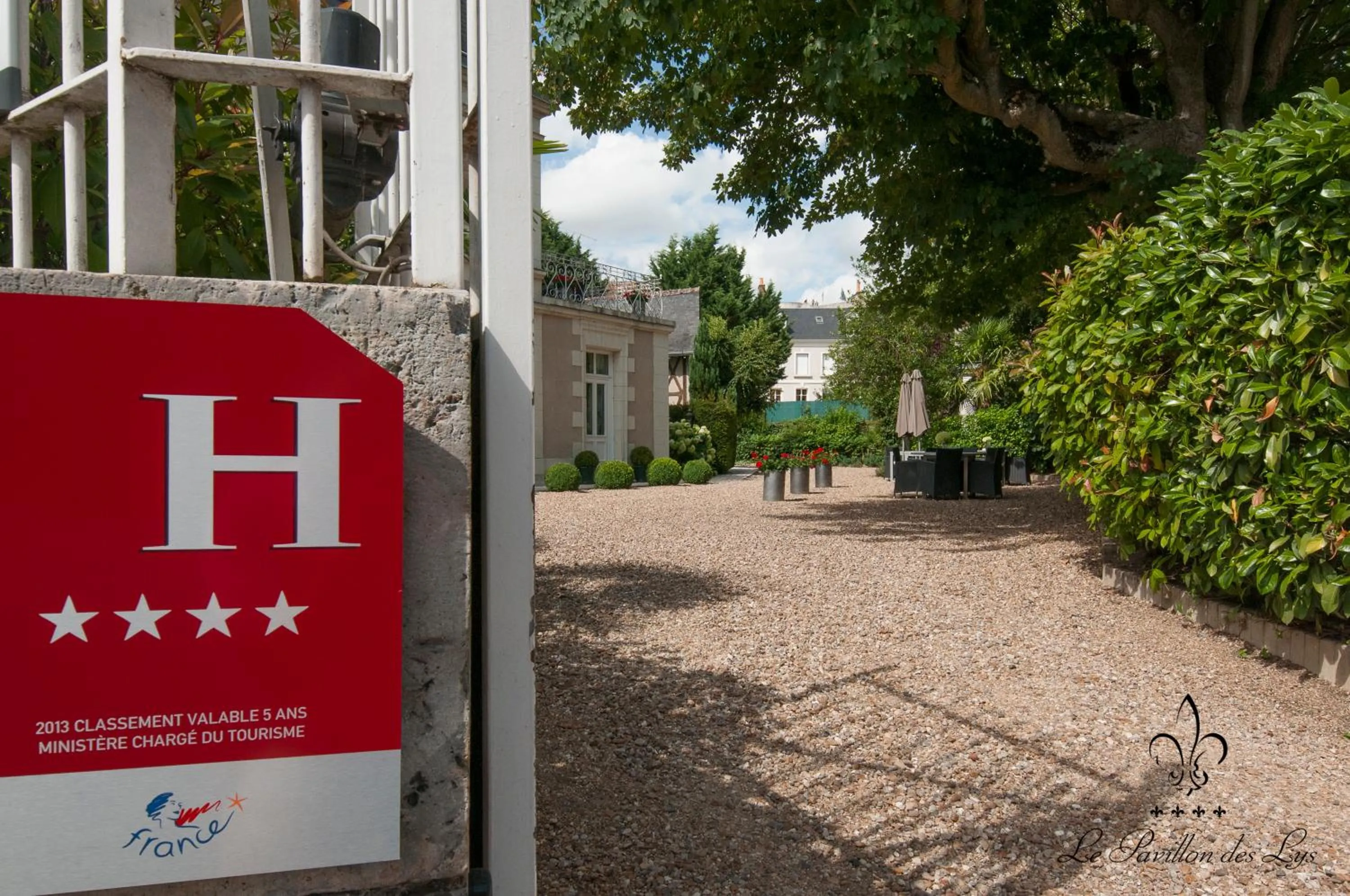 Facade/entrance in Le Pavillon des Lys - Hôtel Particulier